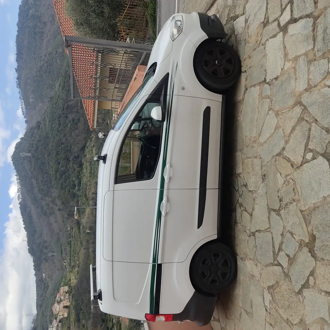 Ford Transit Courier - 1