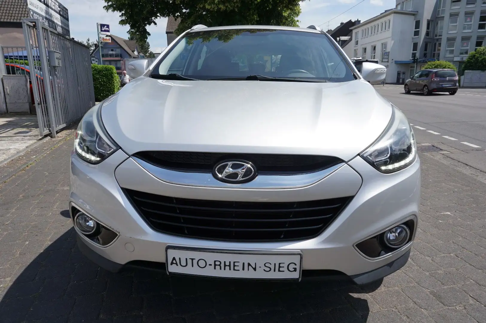 Hyundai iX35 Trend 2WD 1-Hand/Sehr wenig Kilometer!!! Stříbrná - 2