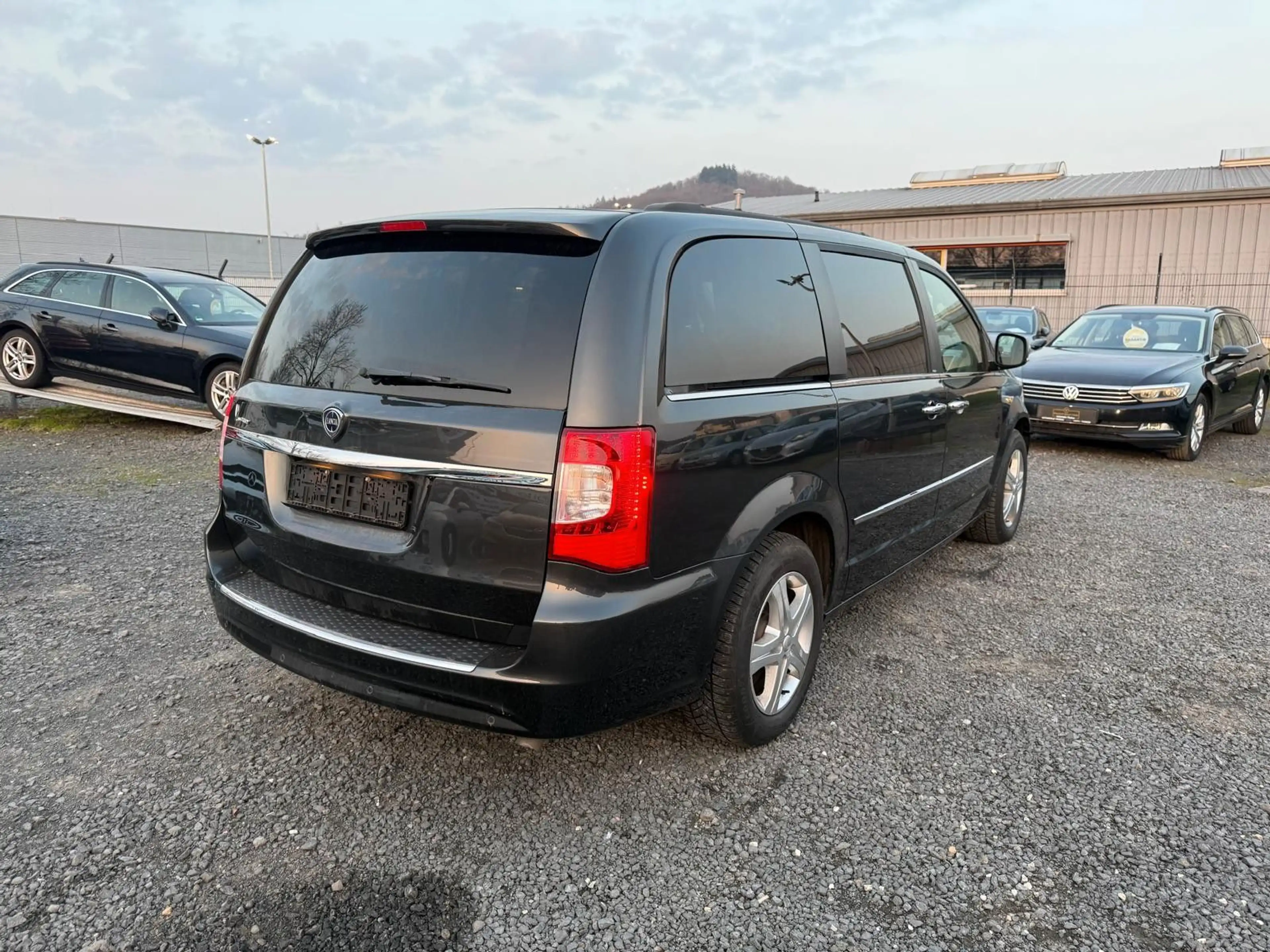 Lancia Voyager Gold/AUTOMATIK/7 SITZER/TÜV NEU — photo 5