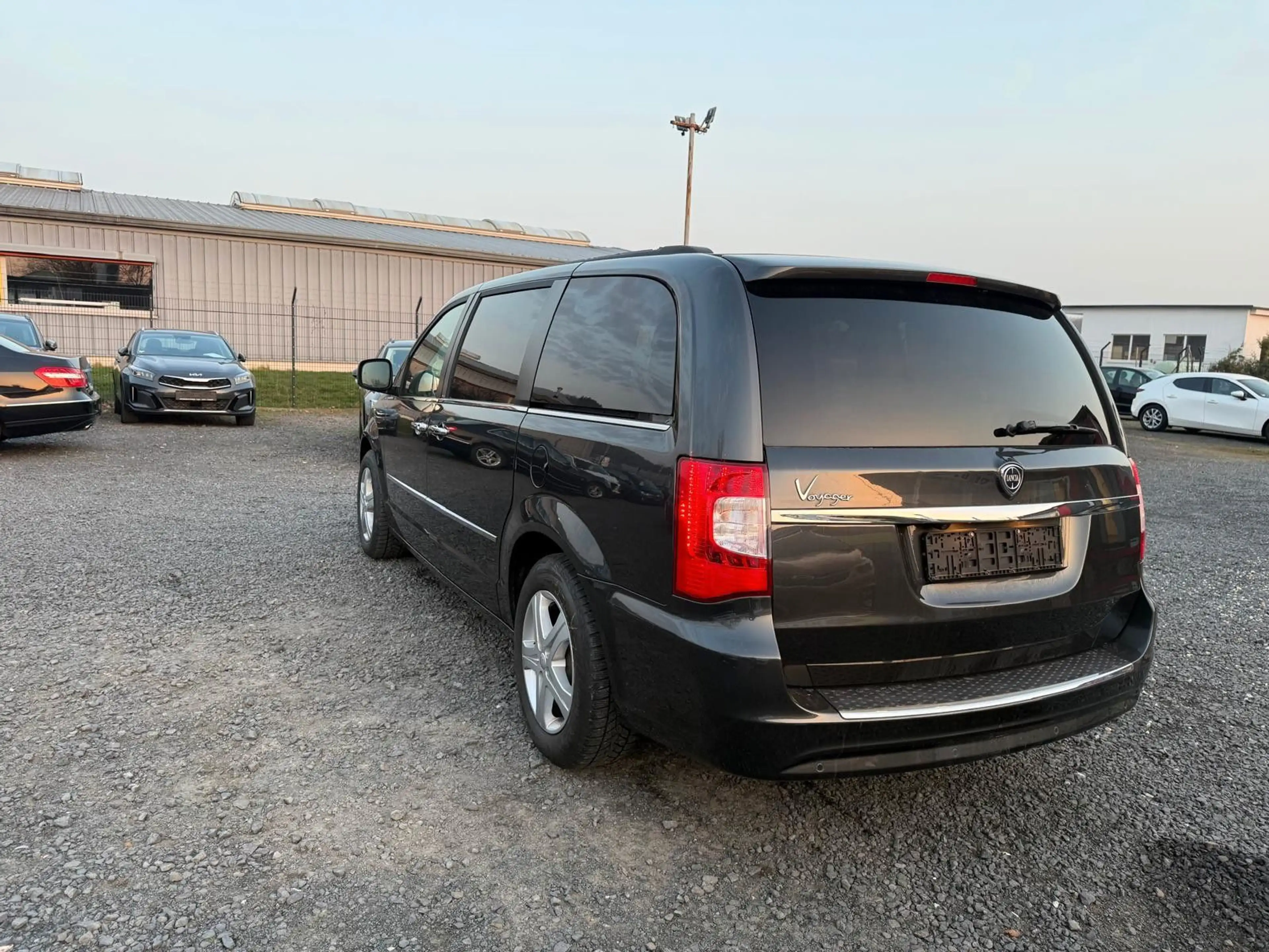Lancia Voyager Gold/AUTOMATIK/7 SITZER/TÜV NEU — photo 4
