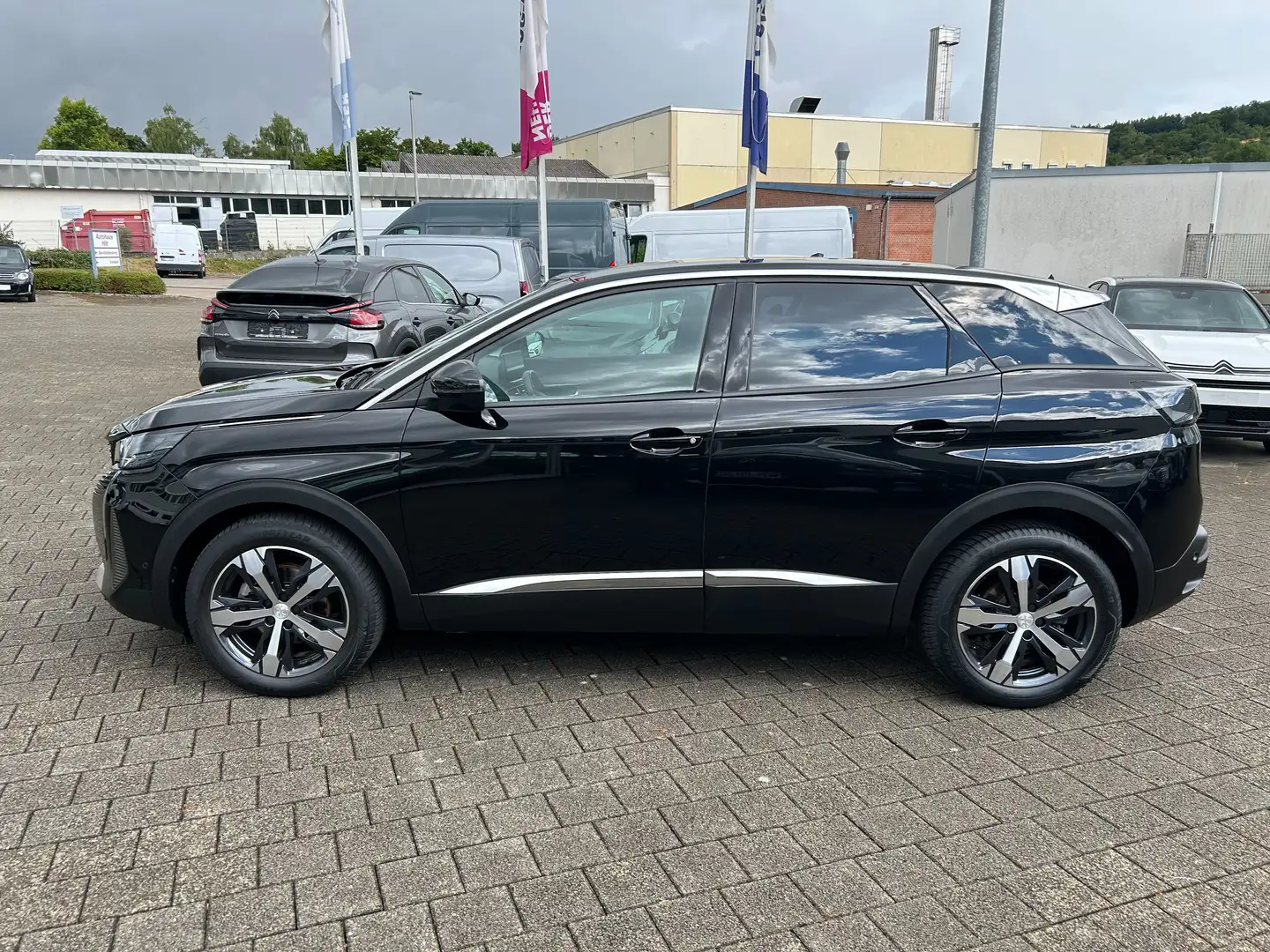Peugeot 3008 Allure PureTech 130 EAT8 Negro - 2