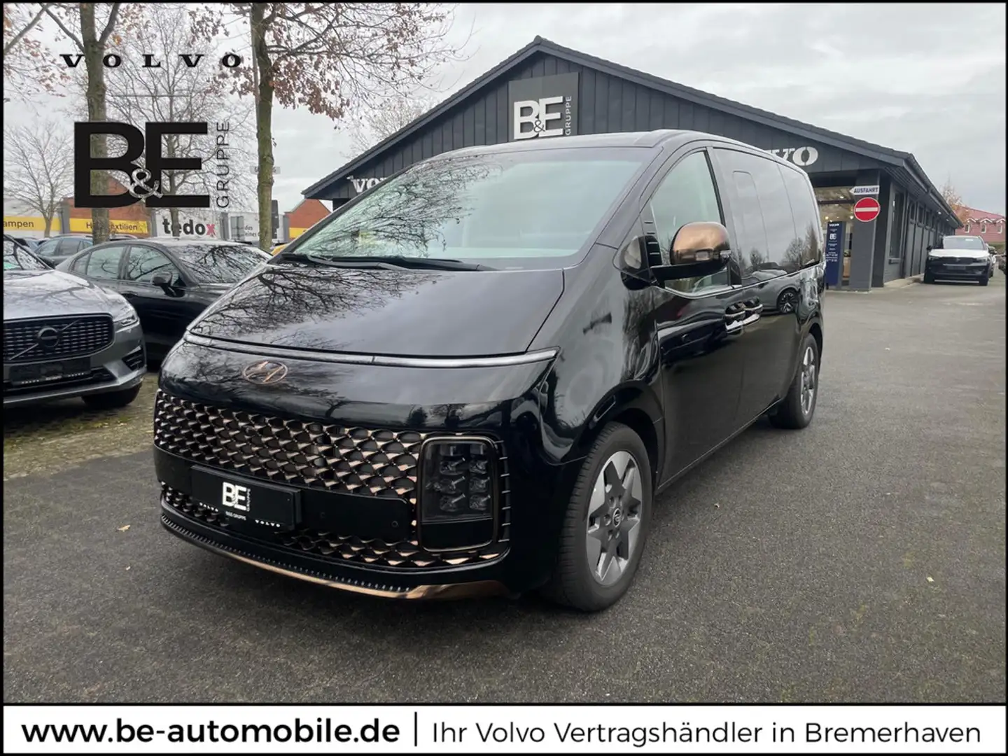 Hyundai STARIA Signature 4WD PANO 360° 7-SITZER AHK Schwarz - 1