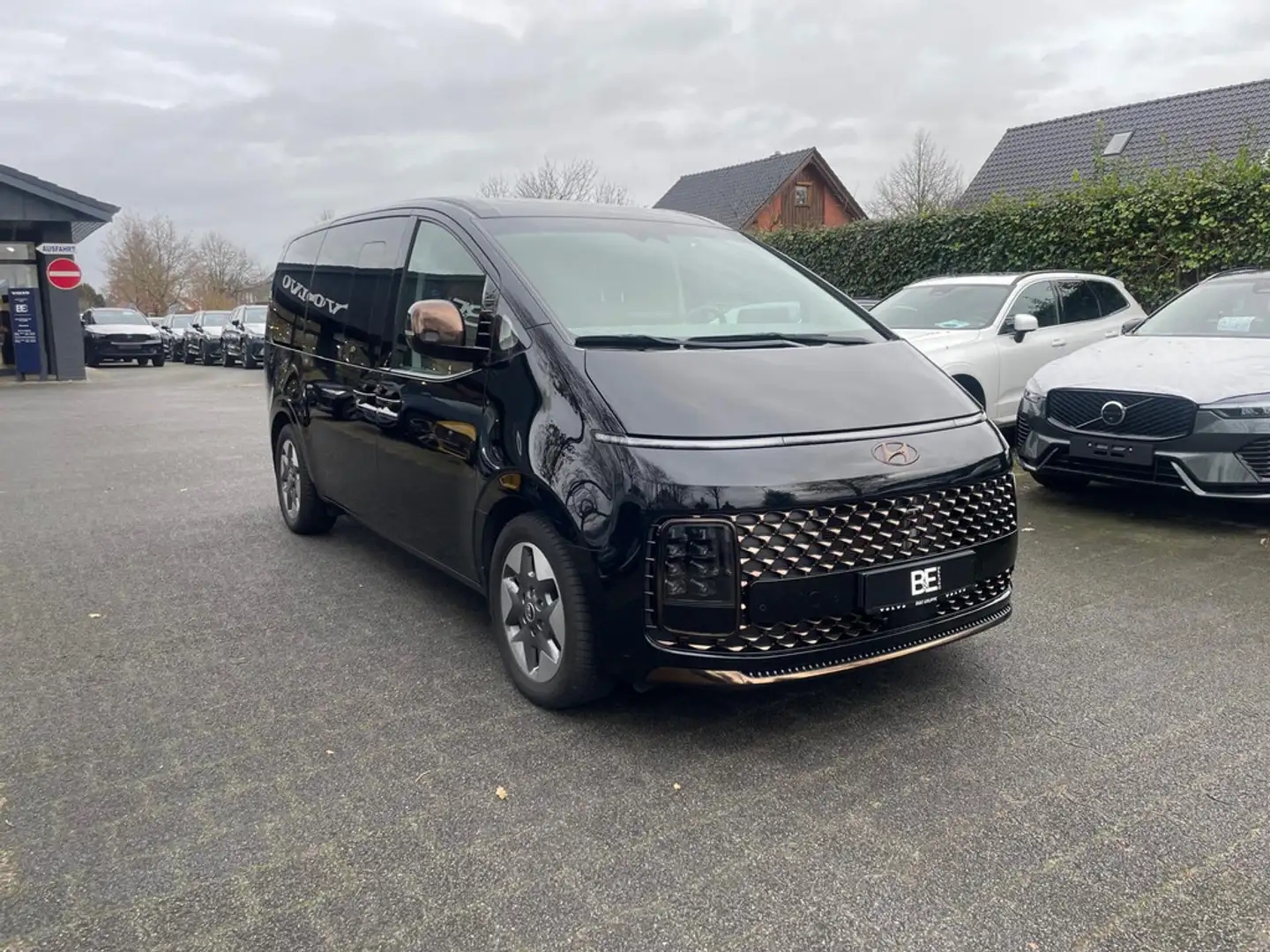 Hyundai STARIA Signature 4WD PANO 360° 7-SITZER AHK Schwarz - 2
