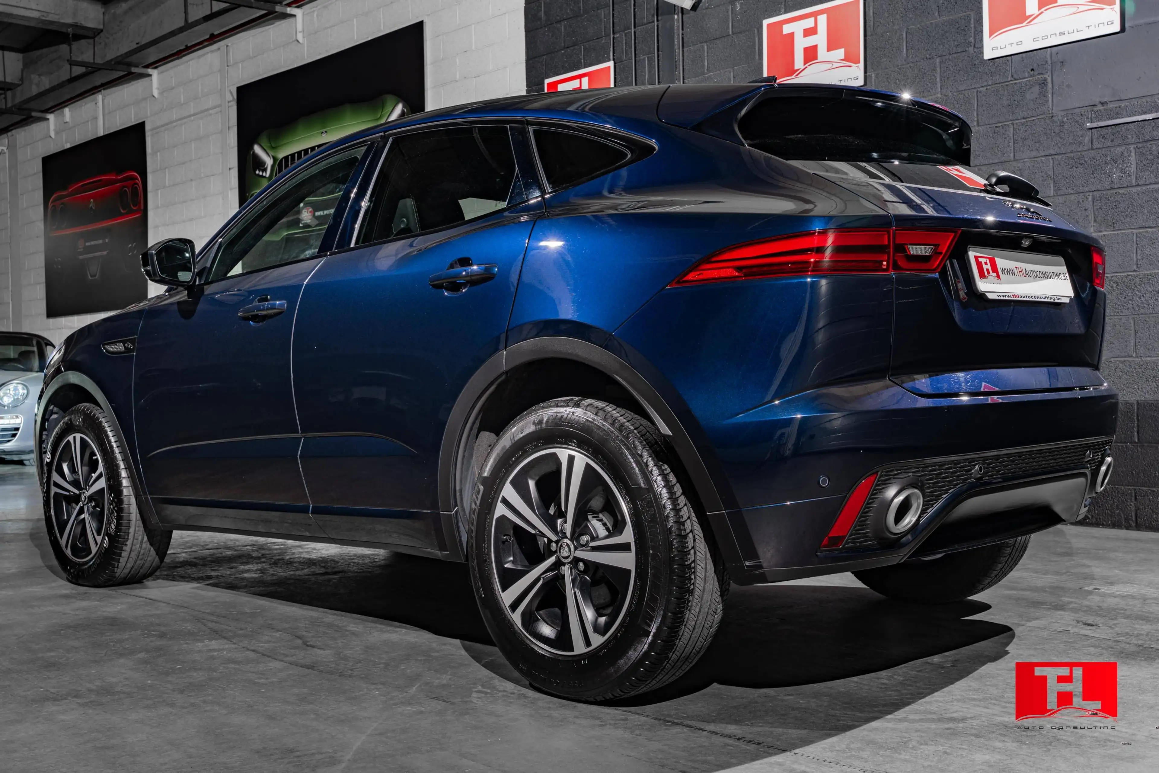 Jaguar E-Pace E-Pace AWD P200 R-Dynamic S  2024MY ACC/LED DRL — photo 3