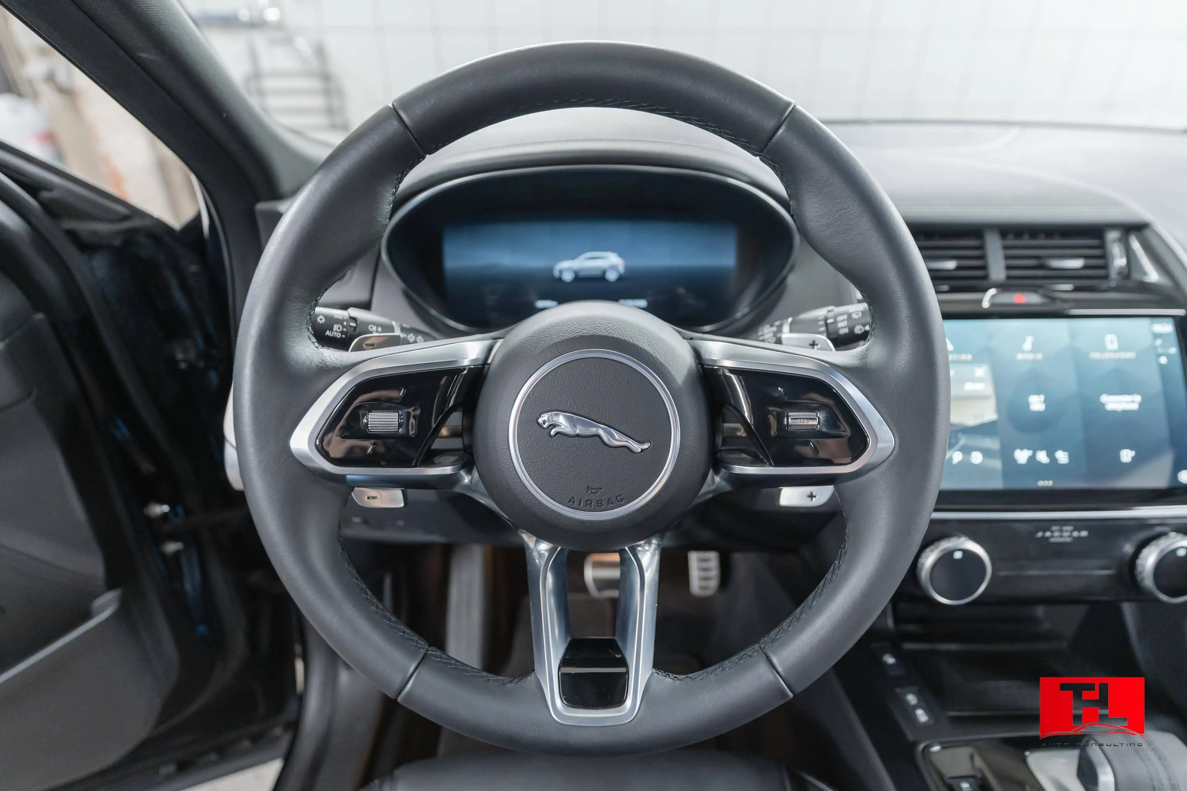 Jaguar E-Pace E-Pace AWD P200 R-Dynamic S  2024MY ACC/LED DRL — photo 11