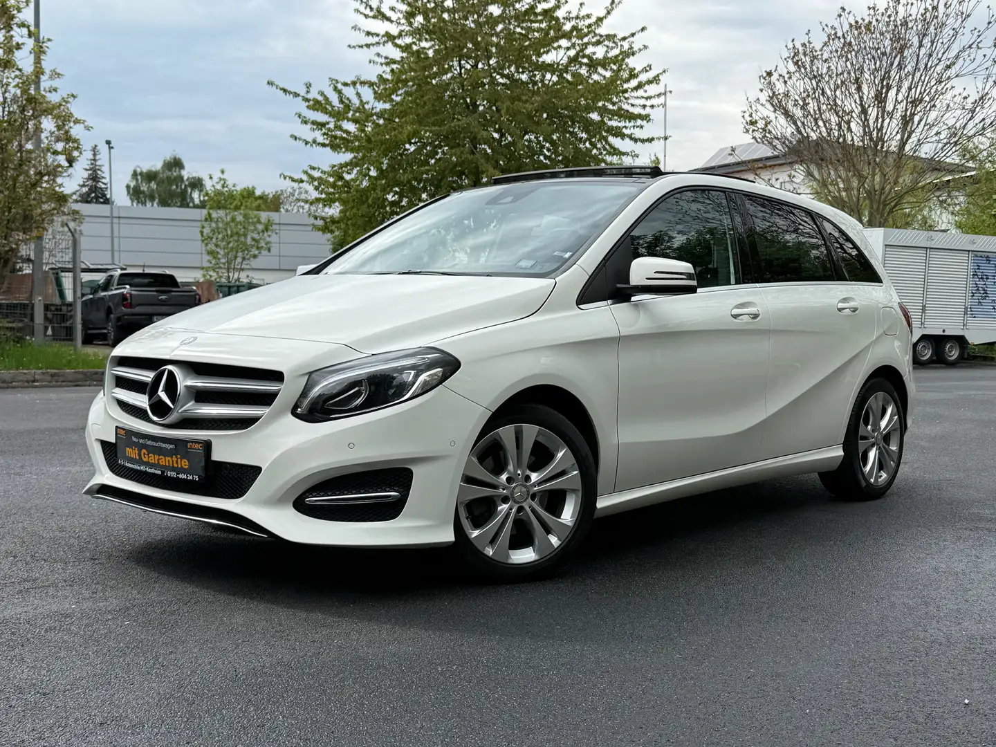 Mercedes-Benz B 180 B 180-AUTOMAT-KAMERA-PANORAMA-SCHIEBEDACH-AHK Weiß - 1