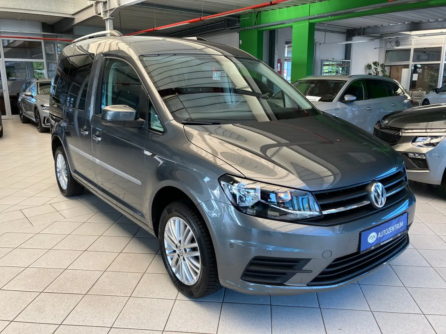 Volkswagen Caddy 1.4 TGI Trendline NAVI SHZG RFK PARKASSIST Grau - 2
