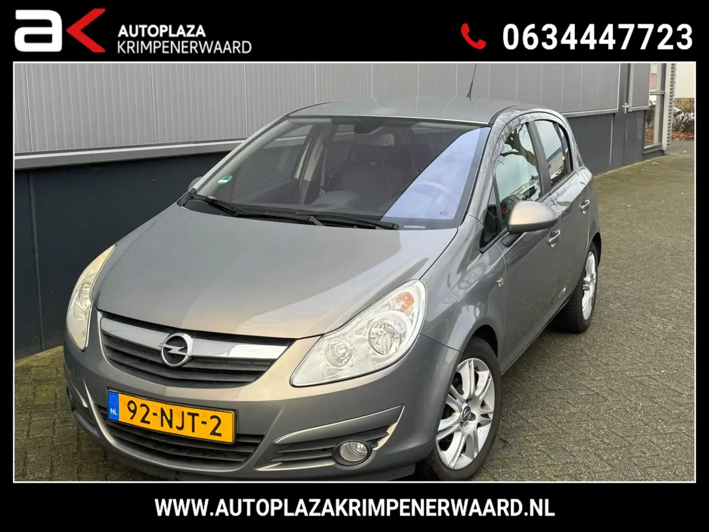 Opel Corsa 1.2-16V Cosmo AUTOMAAT Airco Nieuwe apk NAP Kahverengi - 1