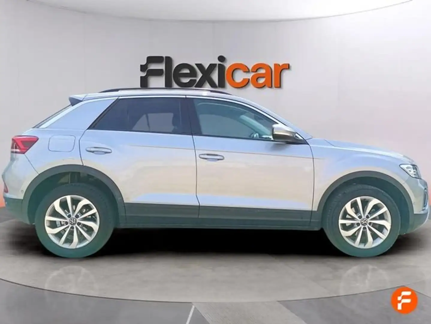 Volkswagen T-Roc 1.0 TSI Más 85kW Gris - 2