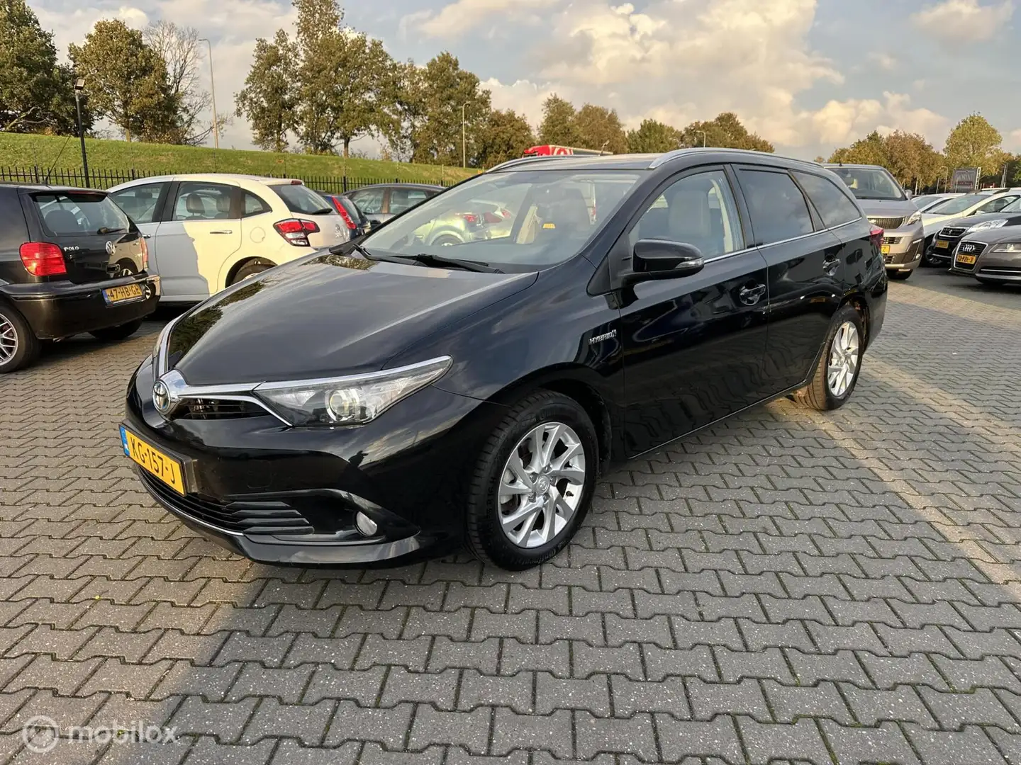 Toyota Auris 1.8 Hybrid Trend panorama dak camera Zwart - 2