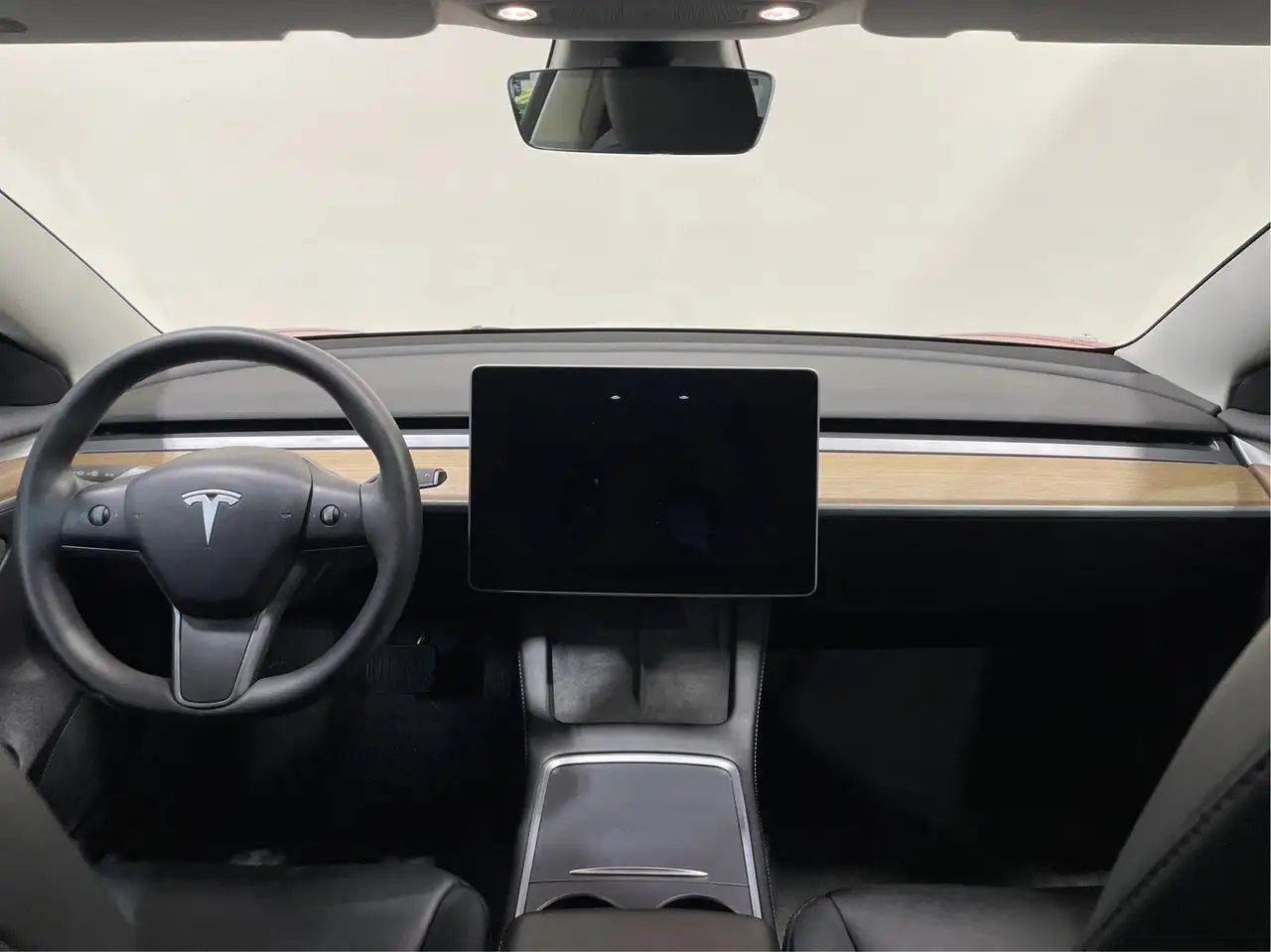 Tesla Model 3 снимка Tesla Model 3