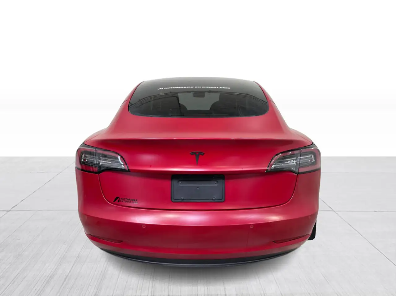 Tesla Model 3 снимка Tesla Model 3