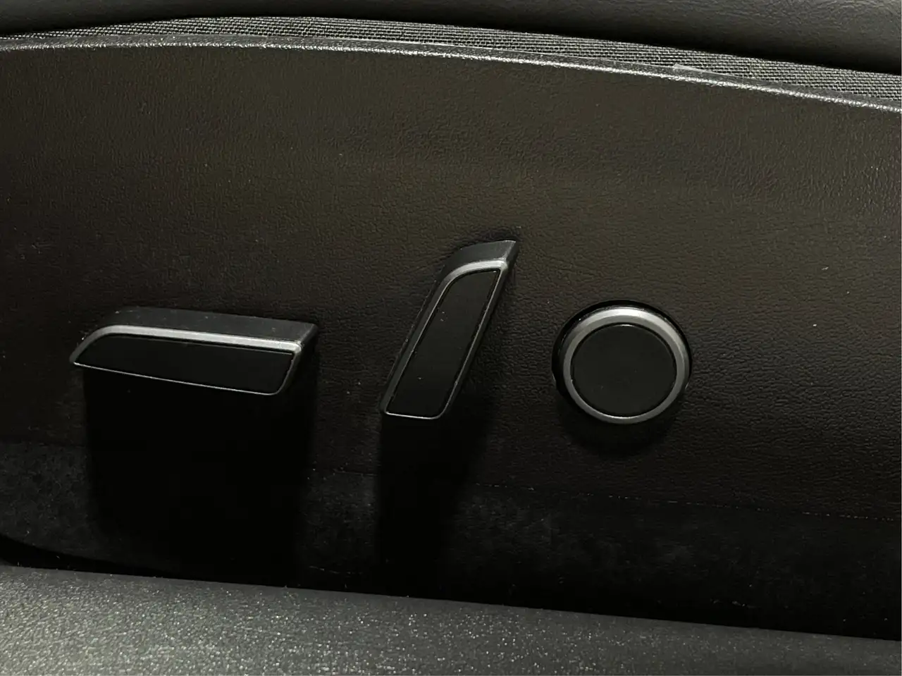 Tesla Model 3 снимка Tesla Model 3