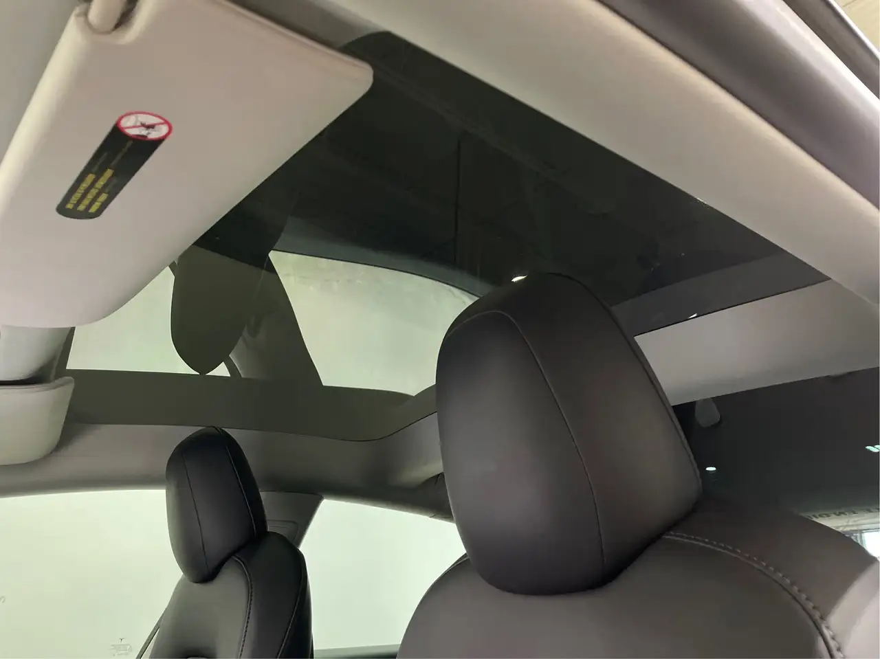Tesla Model 3 снимка Tesla Model 3
