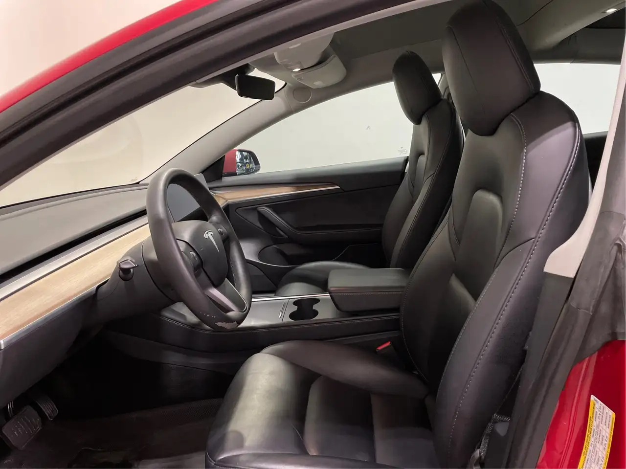 Tesla Model 3 снимка Tesla Model 3