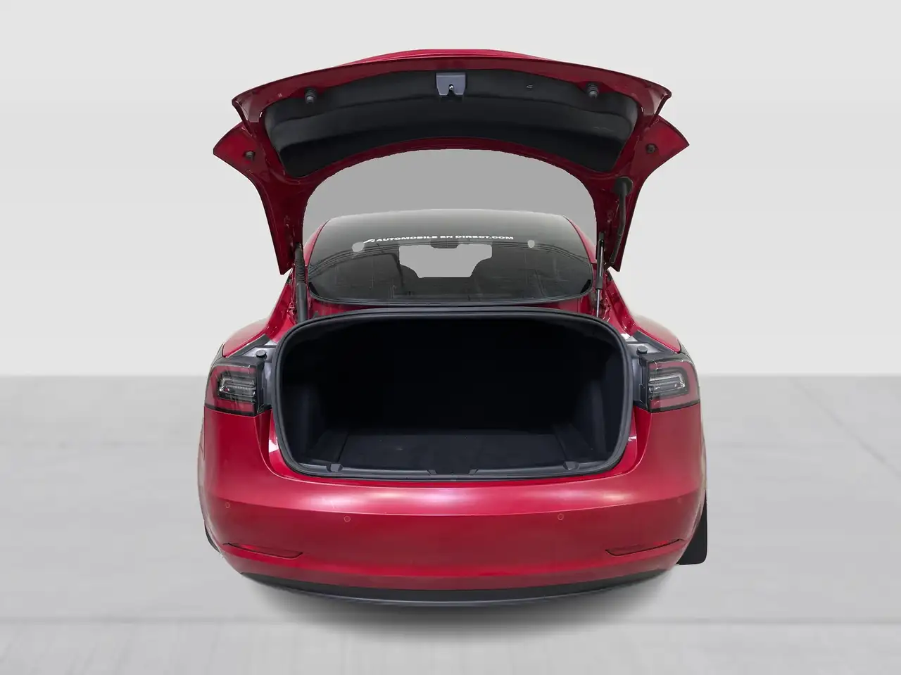 Tesla Model 3 снимка Tesla Model 3