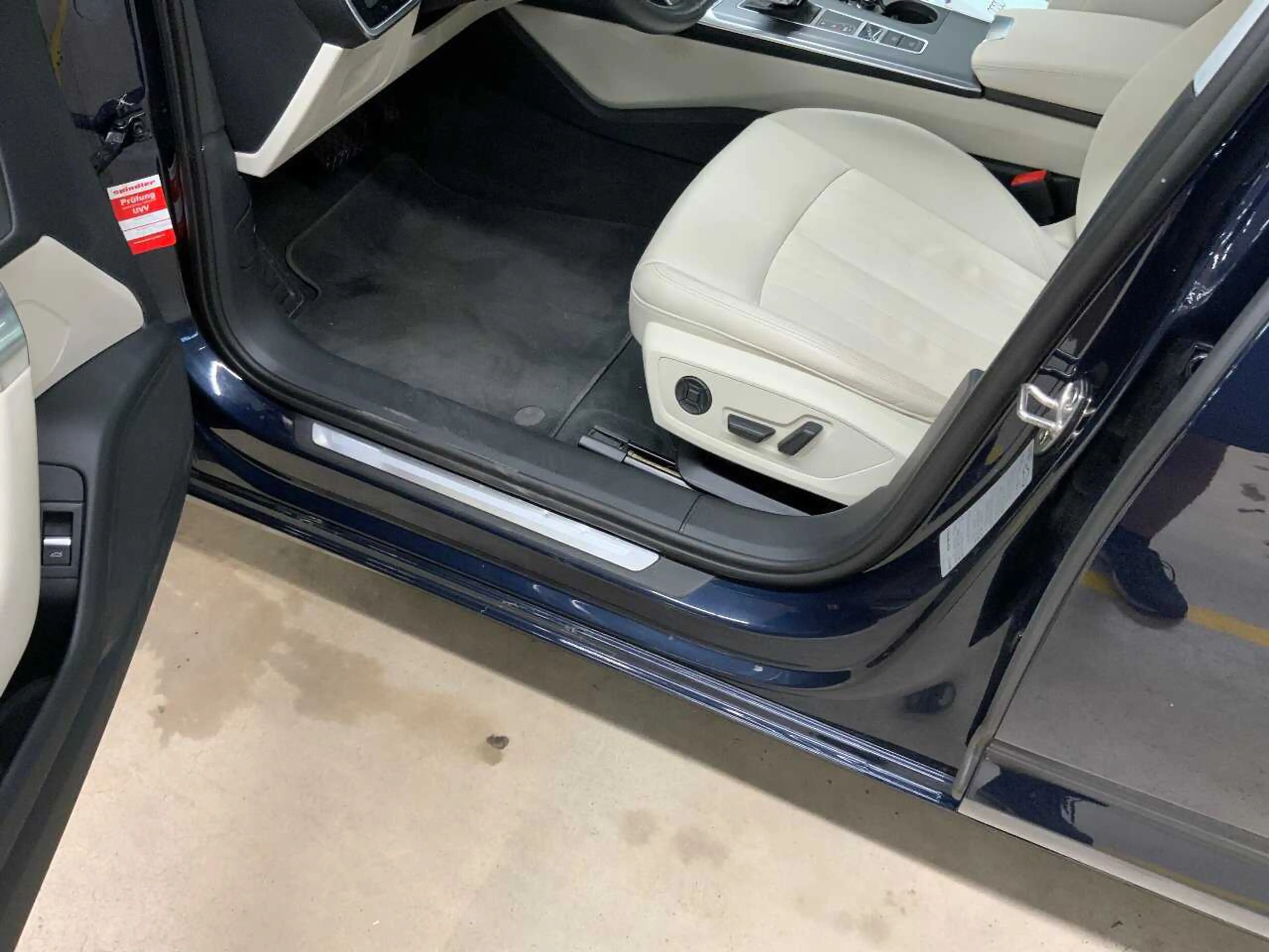 Audi A6 — photo 10