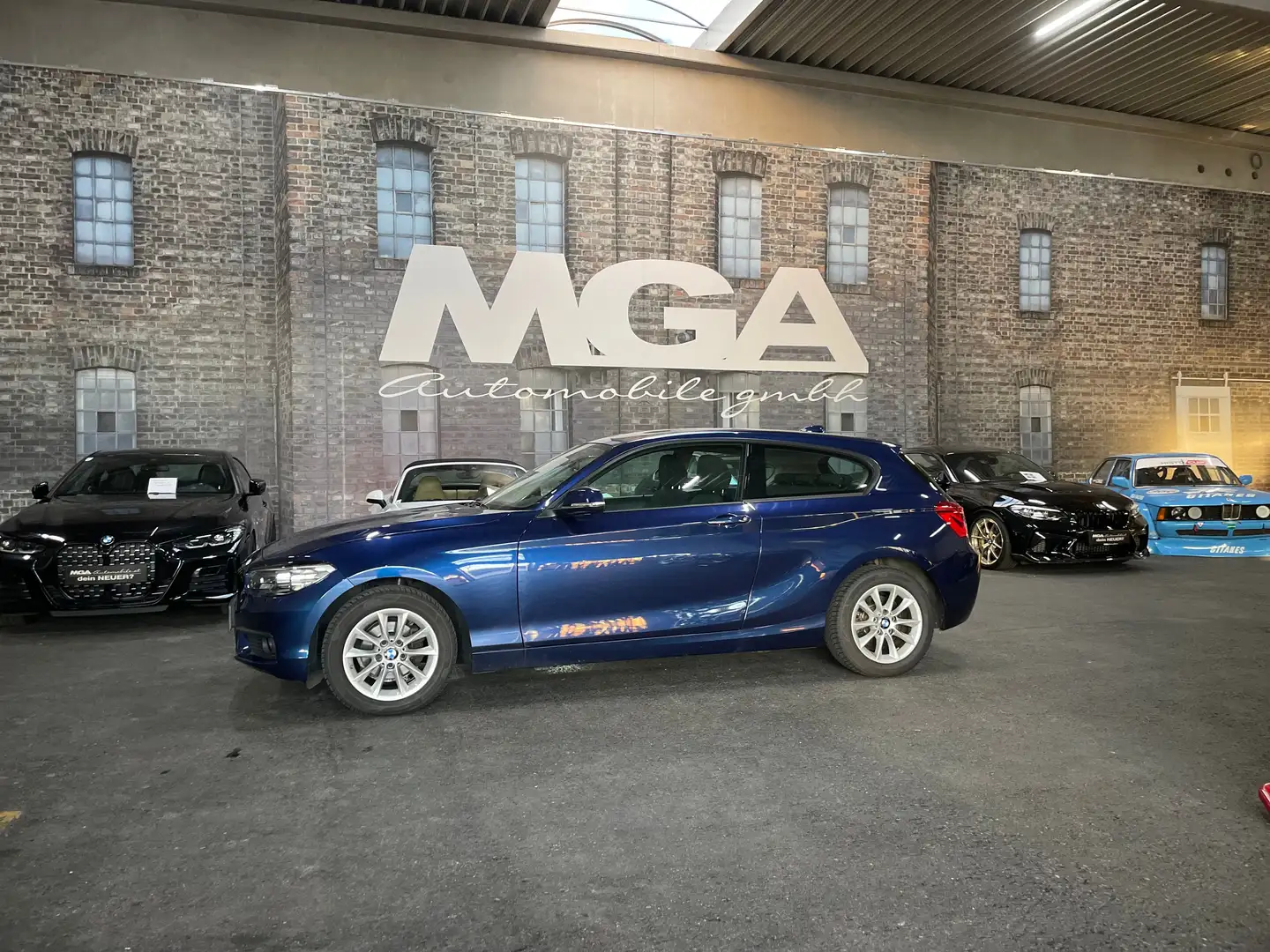 BMW 118 118 i - F21 Blau - 2