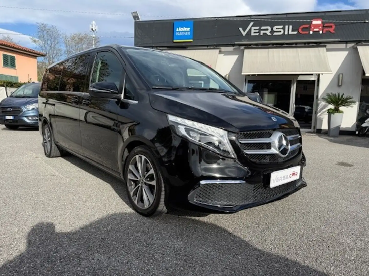 Mercedes-Benz V V 250 d Automatic Premium Extralong Schwarz - 1