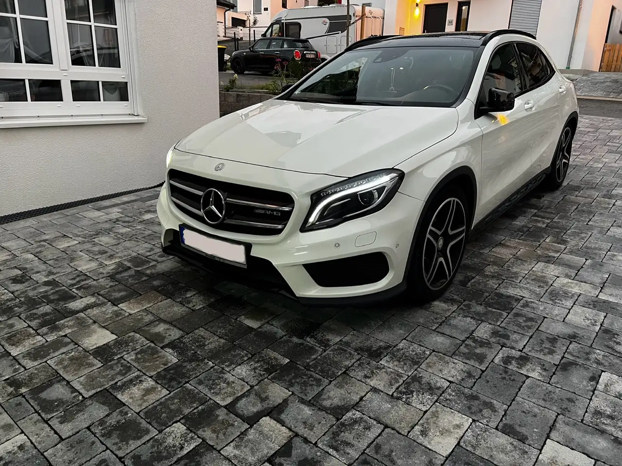 Mercedes-Benz GLA 220