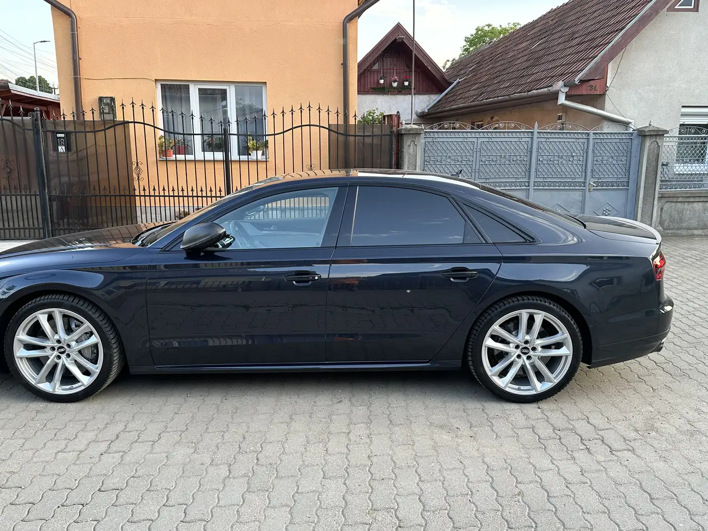 Audi S8 plus - 2