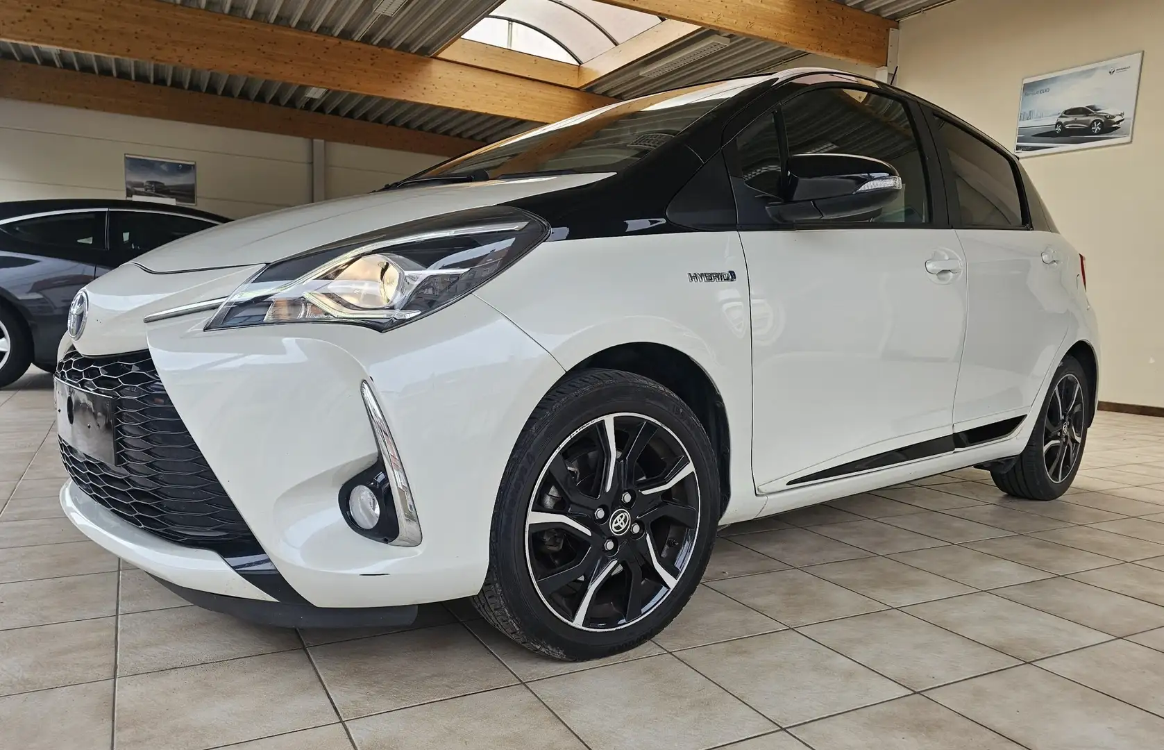 Toyota Yaris Hybrid 1.5 VVT-i - 1