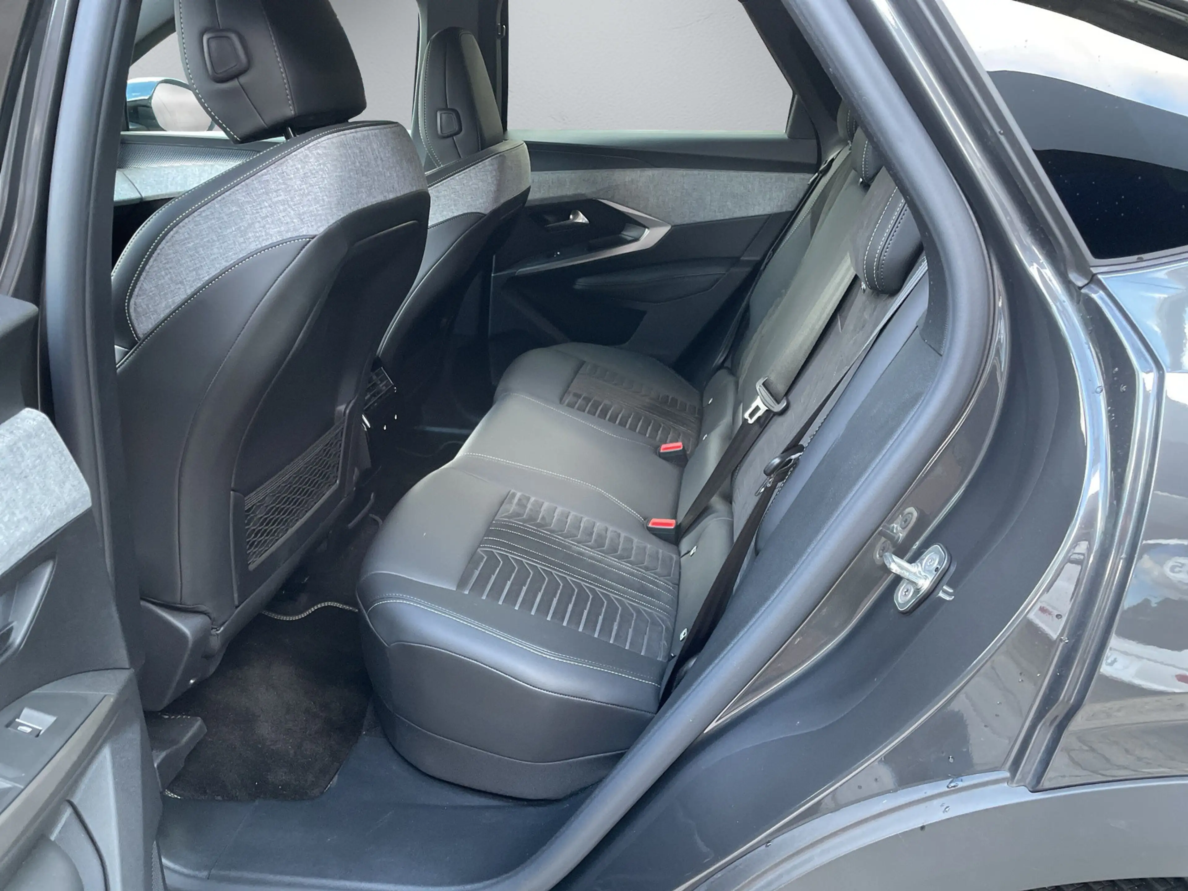 Peugeot 3008 Hybrid 136 GT  Automatik — photo 12