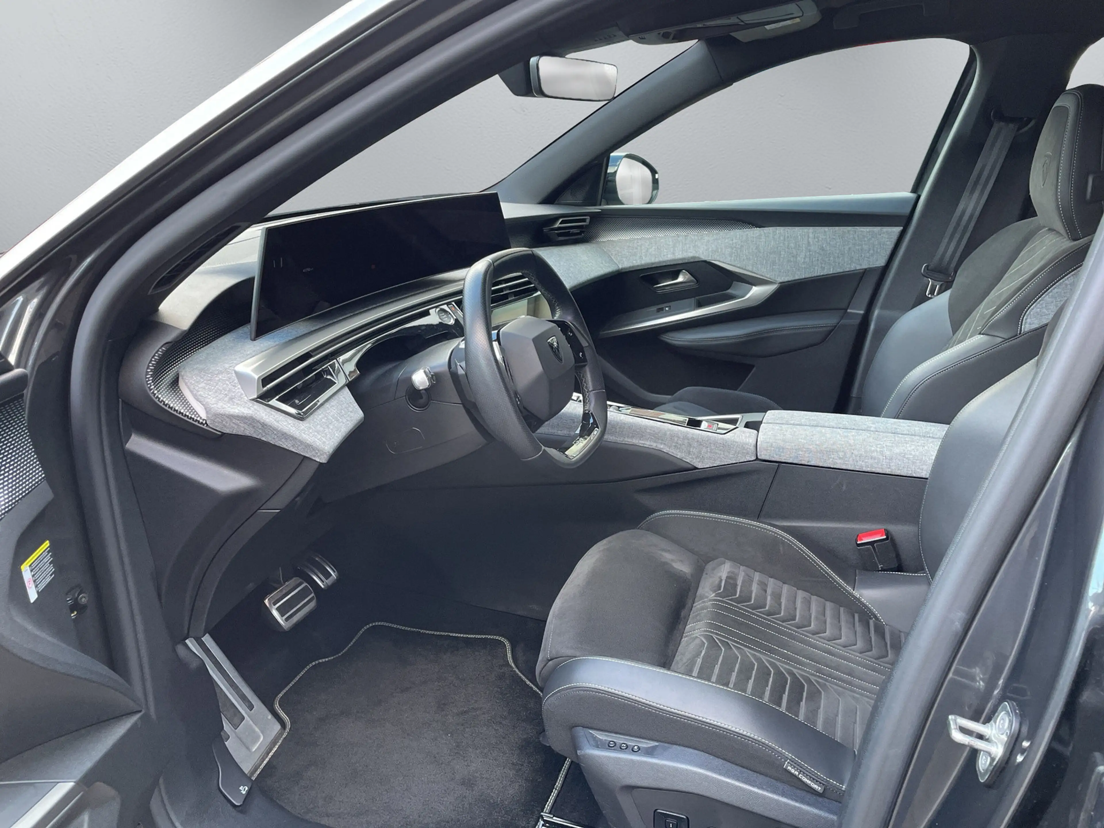 Peugeot 3008 Hybrid 136 GT  Automatik — photo 11