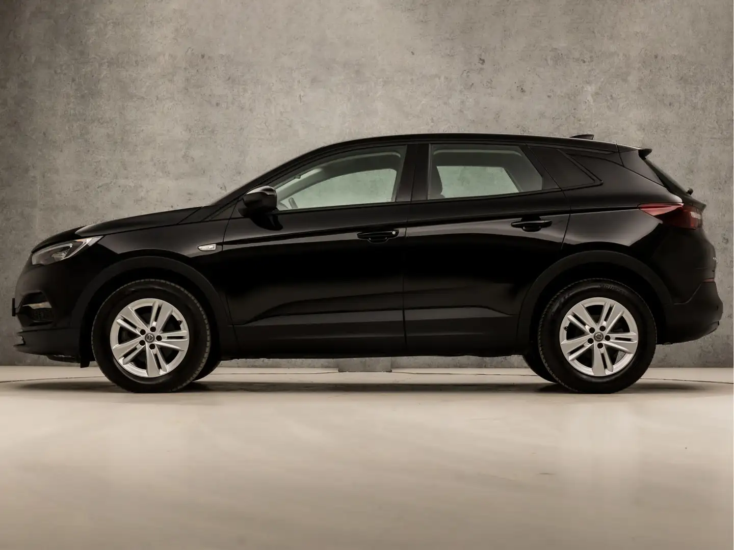 Opel Grandland X 1.2 Turbo Sport Automaat (APPLE CARPLAY, GROOT NAV Zwart - 2