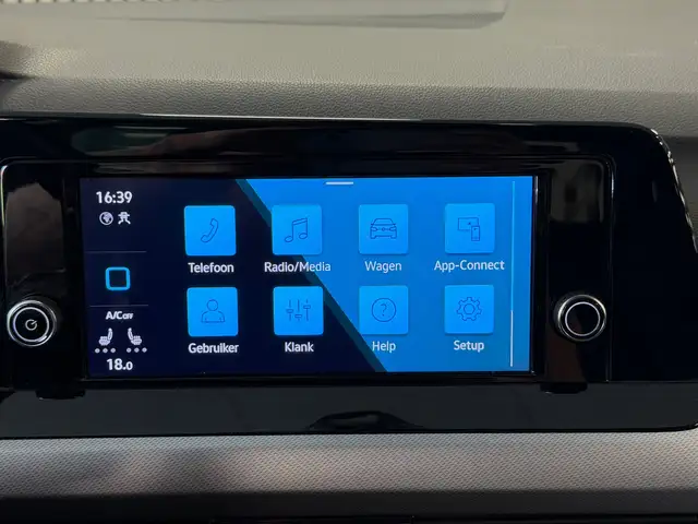Volkswagen Golf view 24