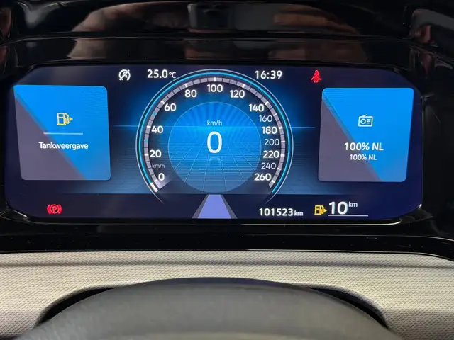Volkswagen Golf view 23