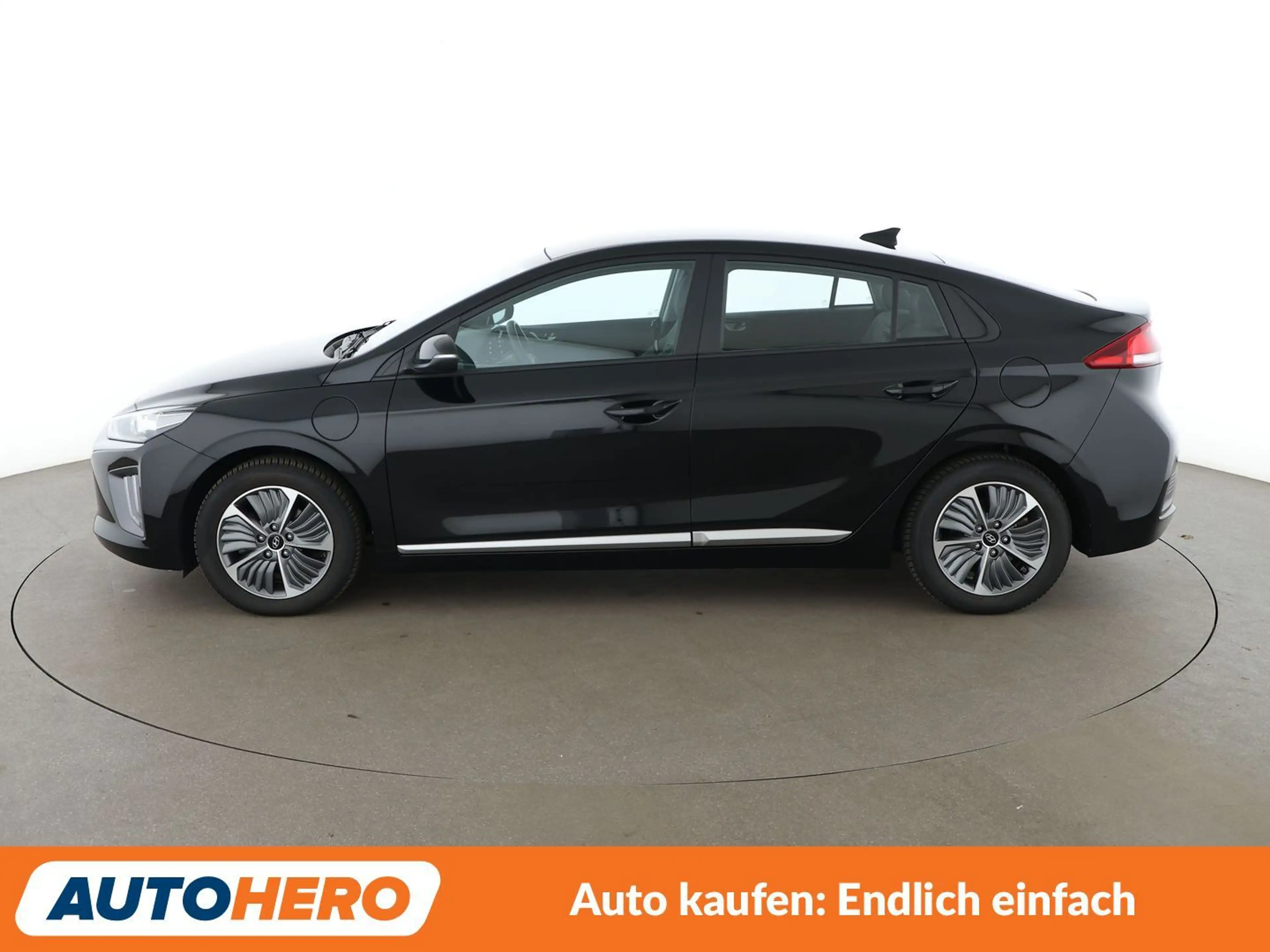 Hyundai IONIQ 1.6 Plug-in Hybrid Trend Aut.*ACC*CAM*PDC*SHZ*AHK* — photo 3