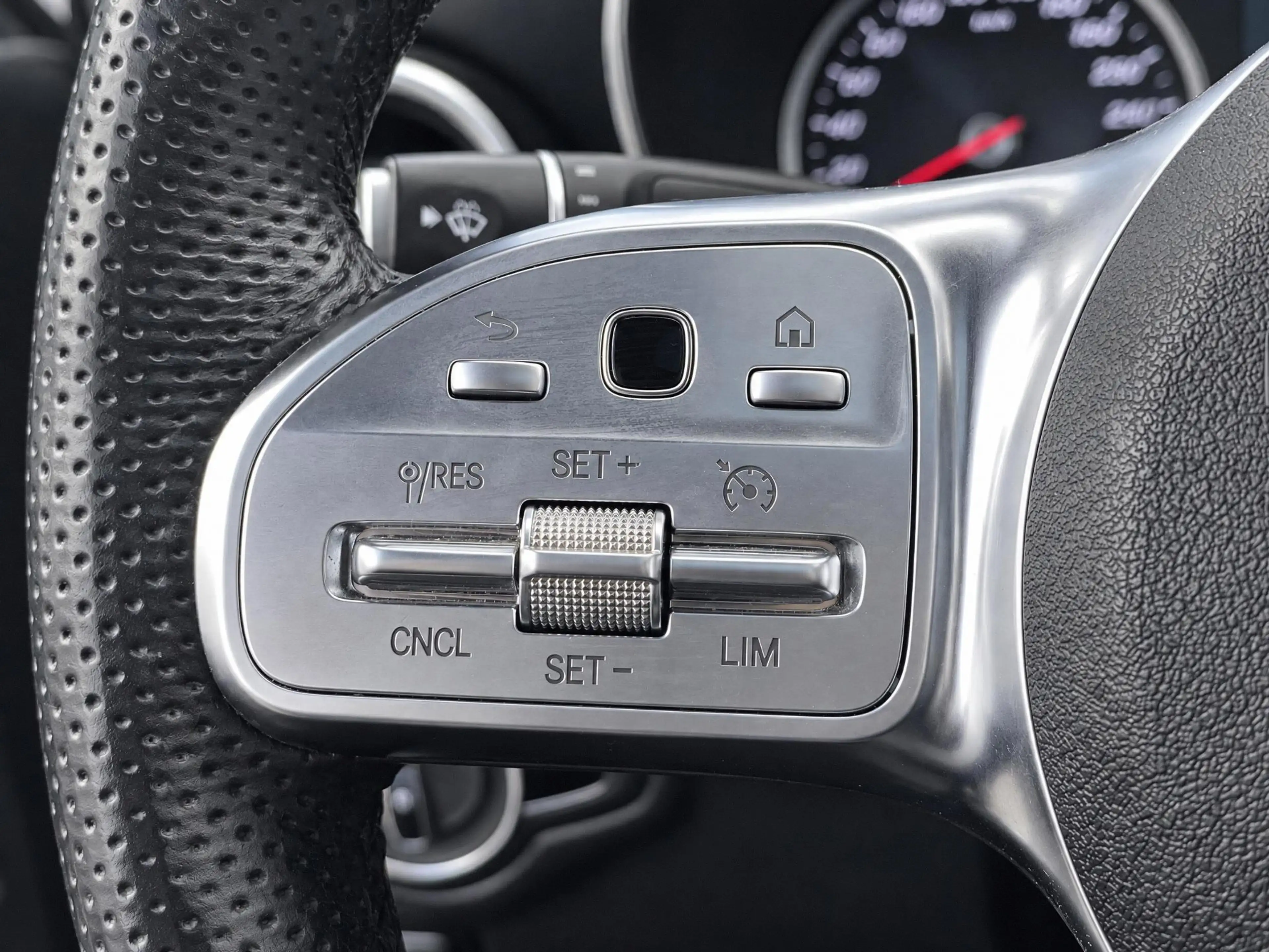 Mercedes-Benz GLC 300 Coupé 300e 4MATIC Business Solution AMG — photo 11