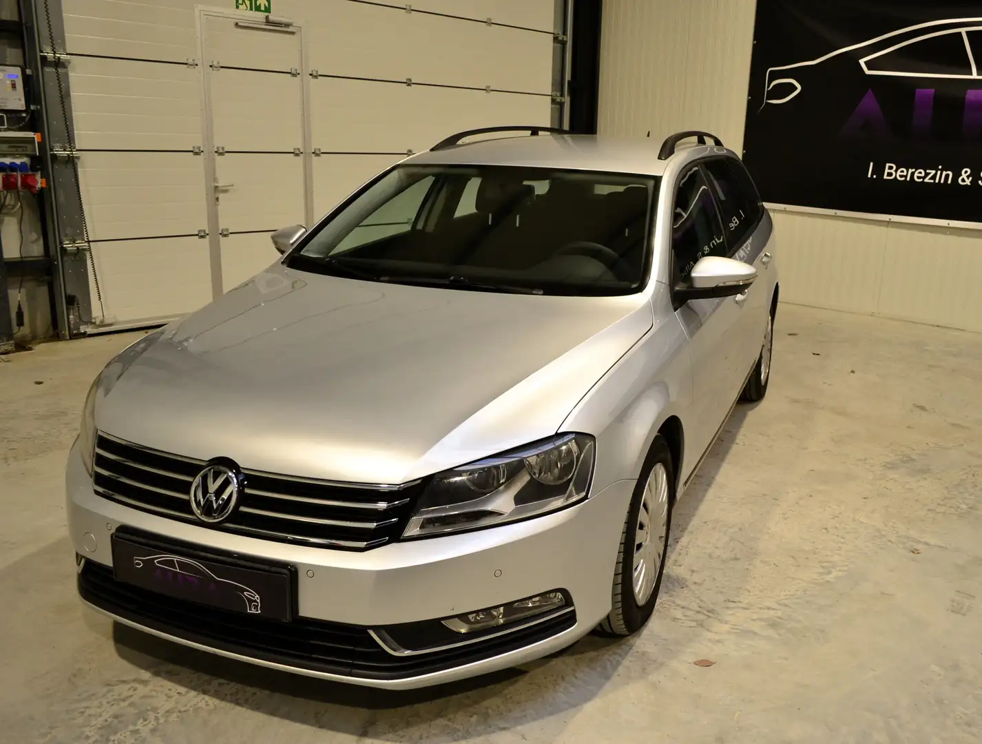 Volkswagen Passat Variant | Trendline BlueMotion*3.Hd.*Aut.*AHK Silber - 1