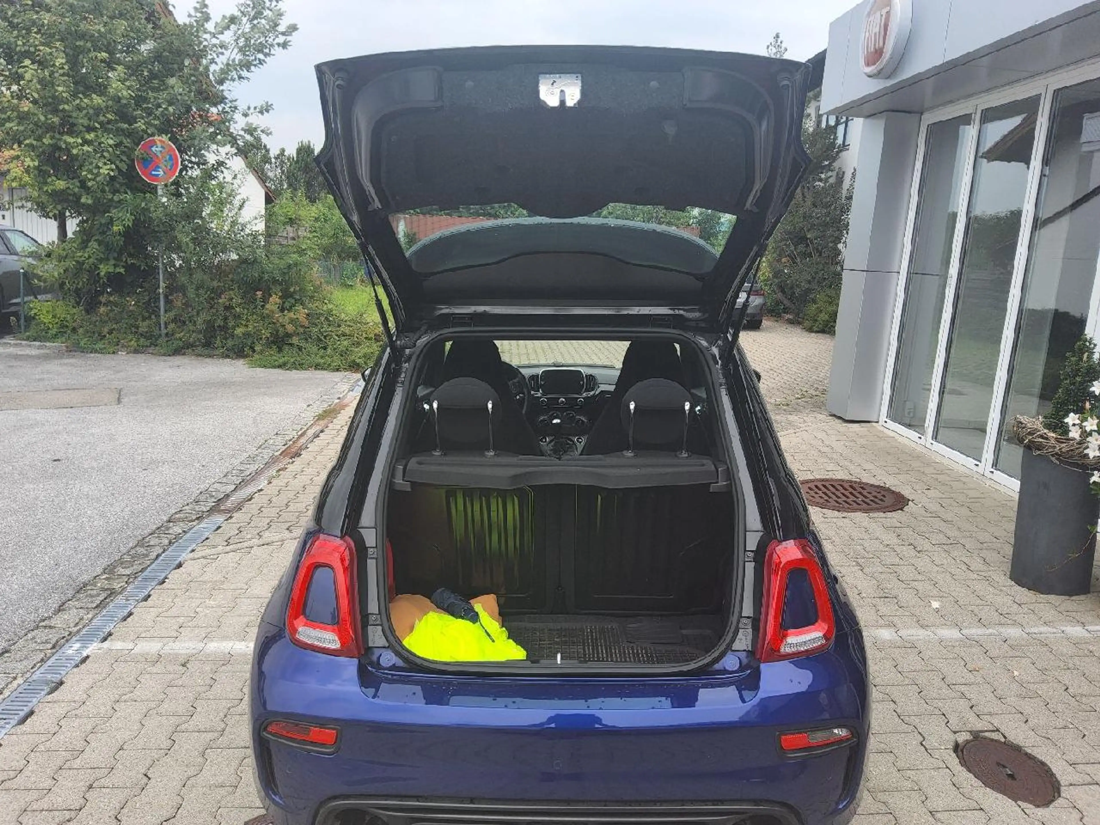 Abarth 500 595 Monster Energy Yamaha Lim. Edition — photo 8