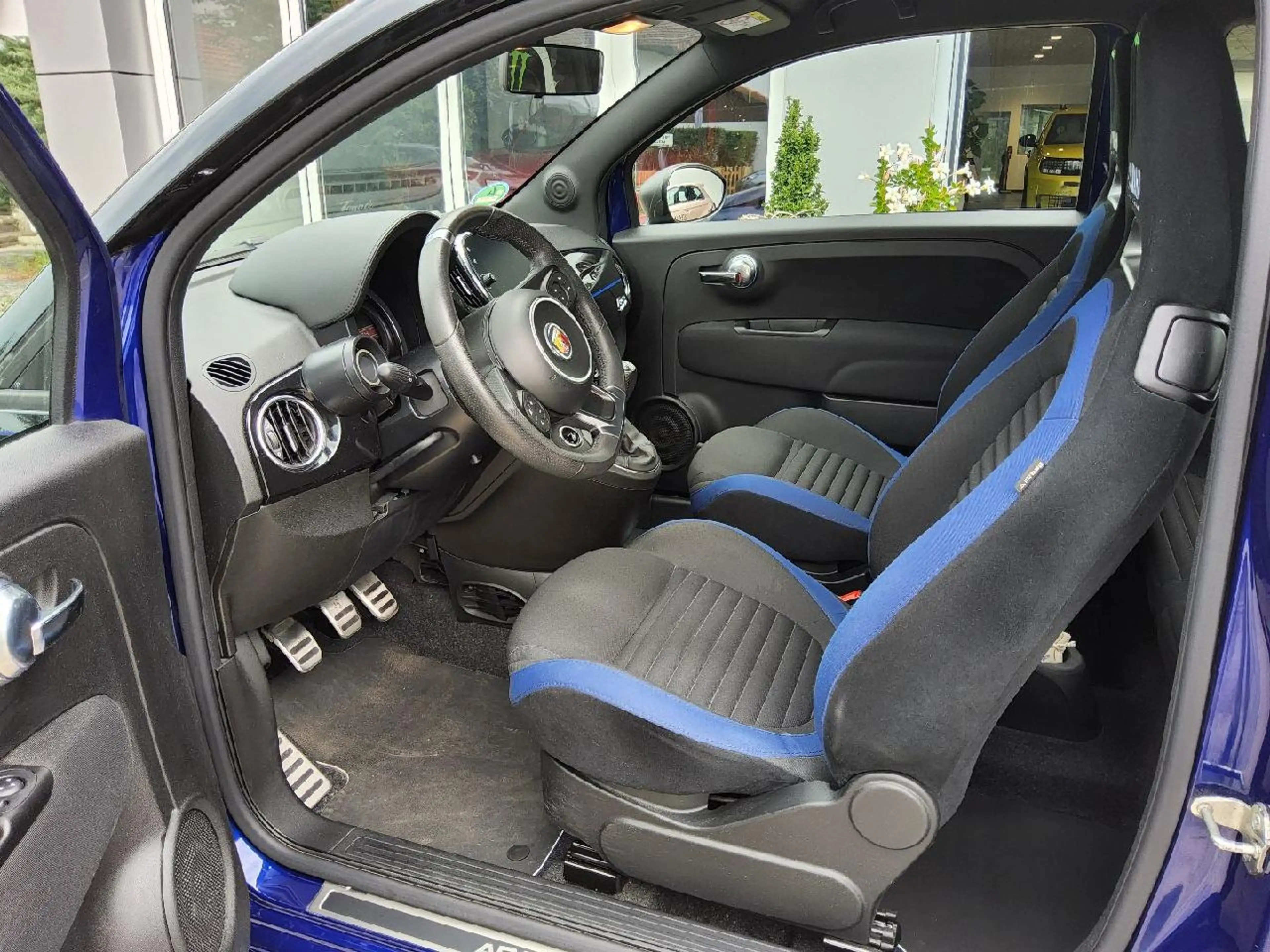 Abarth 500 595 Monster Energy Yamaha Lim. Edition — photo 10