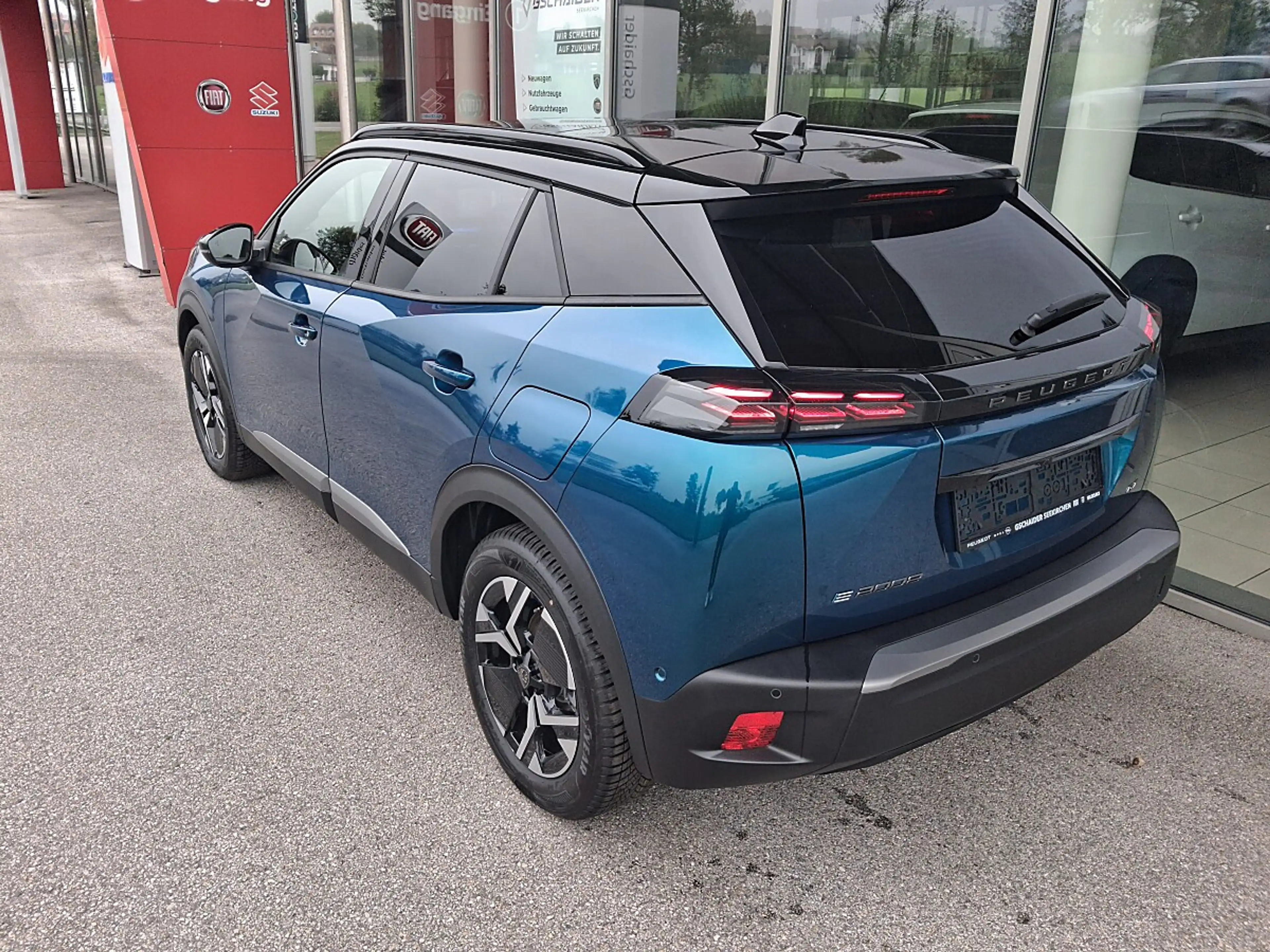 Peugeot e-2008 54kWh GT — photo 5