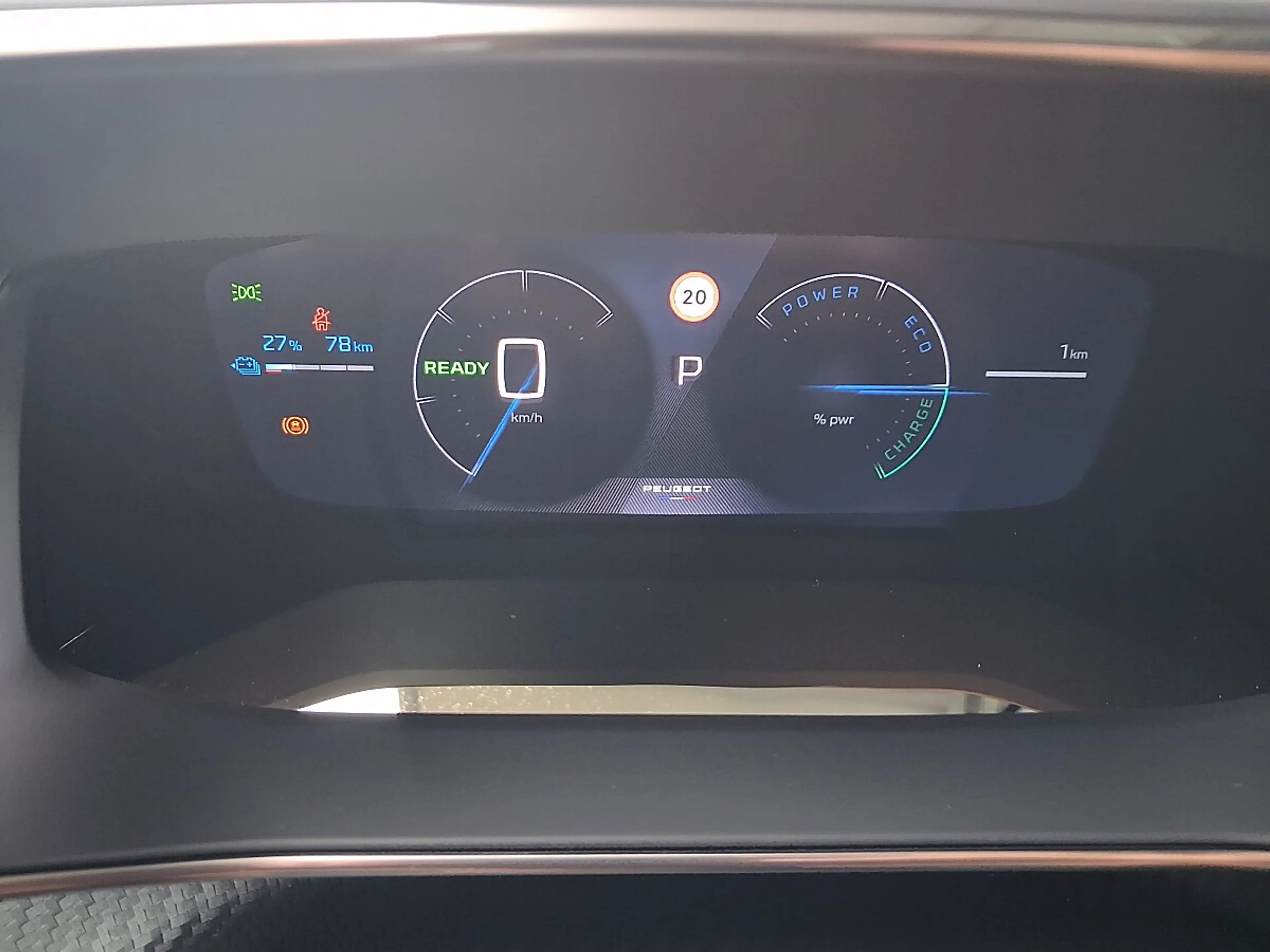 Peugeot e-2008 54kWh GT — photo 13