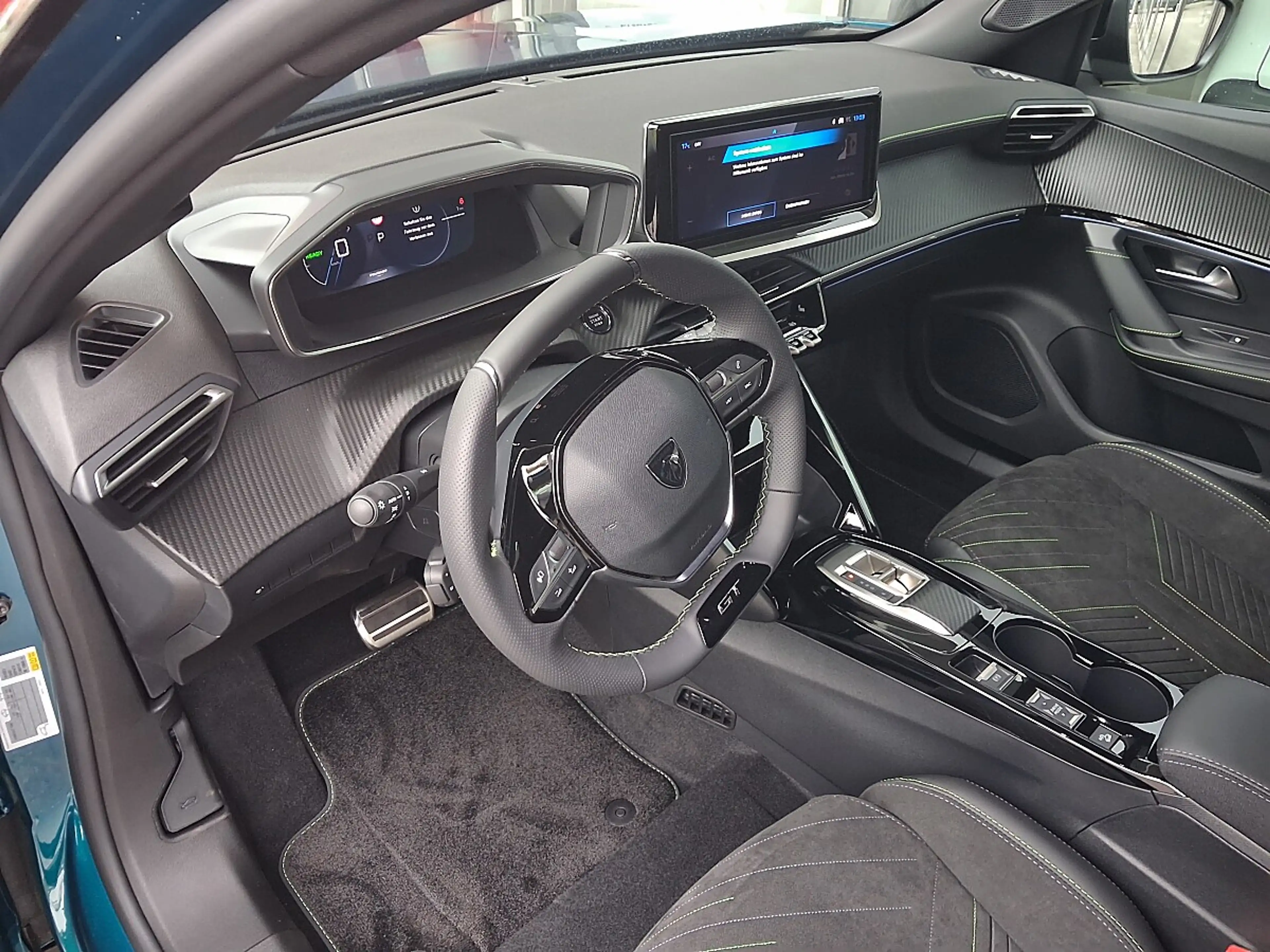 Peugeot e-2008 54kWh GT — photo 12