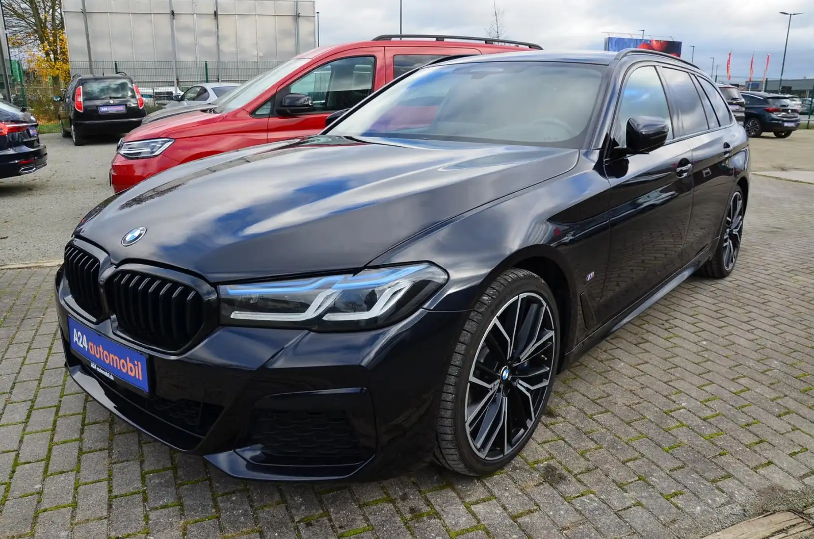 BMW 530 d Mild Hybrid xDrive M Sport Standheizung AHK Head Schwarz - 1