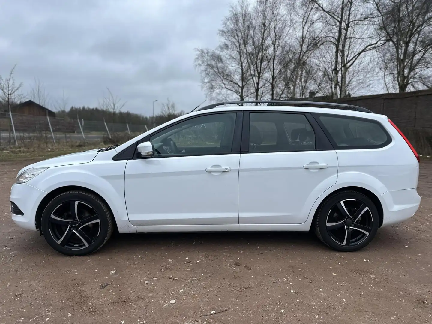 Ford Focus 1.6 Titanium AIRCO ELEKPAKKET TREKHAAK 2XSLEUTEL Weiß - 2