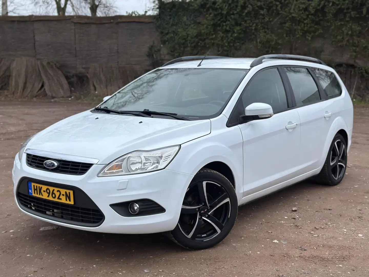 Ford Focus 1.6 Titanium AIRCO ELEKPAKKET TREKHAAK 2XSLEUTEL Weiß - 1