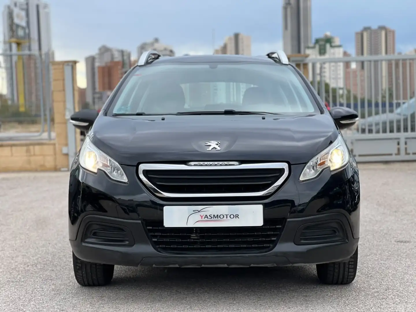 Peugeot 2008 1.2 PureTech Access 82 Negro - 2