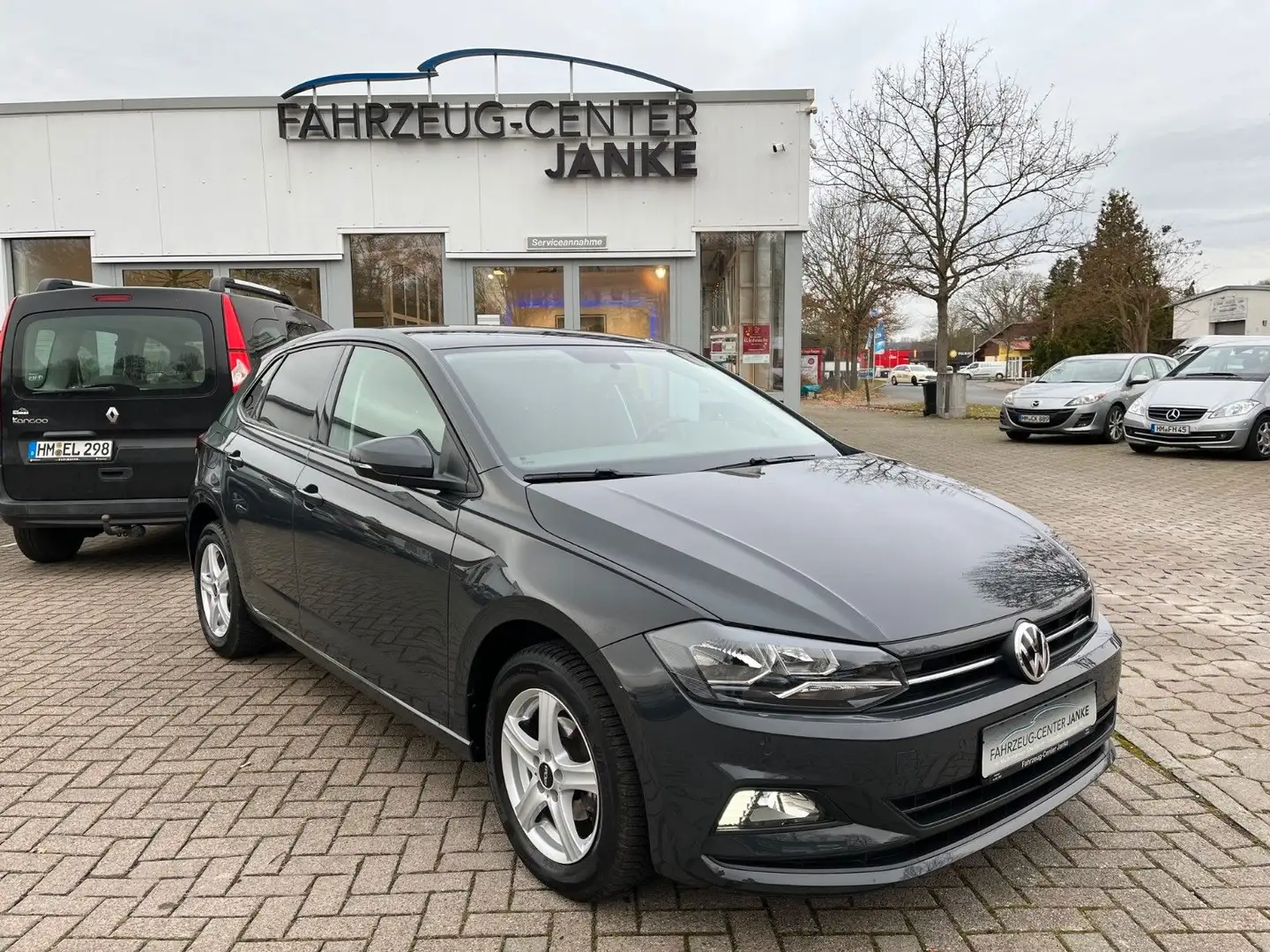 Volkswagen Polo VI Comfortline DSG +LED/CarPlay+ Gris - 1