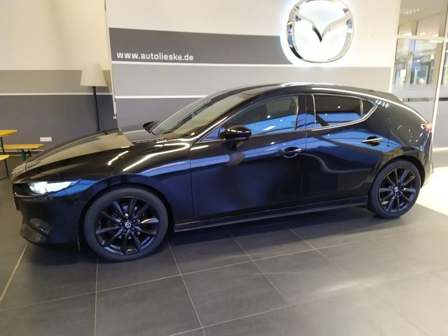 Mazda 3 SKY-X 2.0 M Hybr 6GS SELEC. DES-P ACT-P BOS LED-S Schwarz - 2