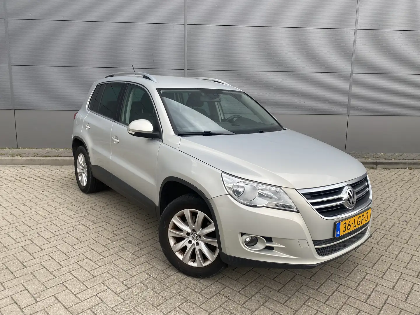 Volkswagen Tiguan 1.4 TSI Sport&Style Grijs - 2