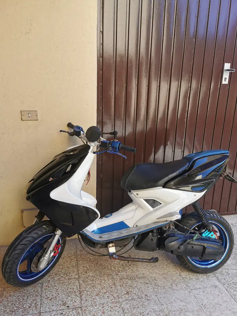 Yamaha Aerox R - 1