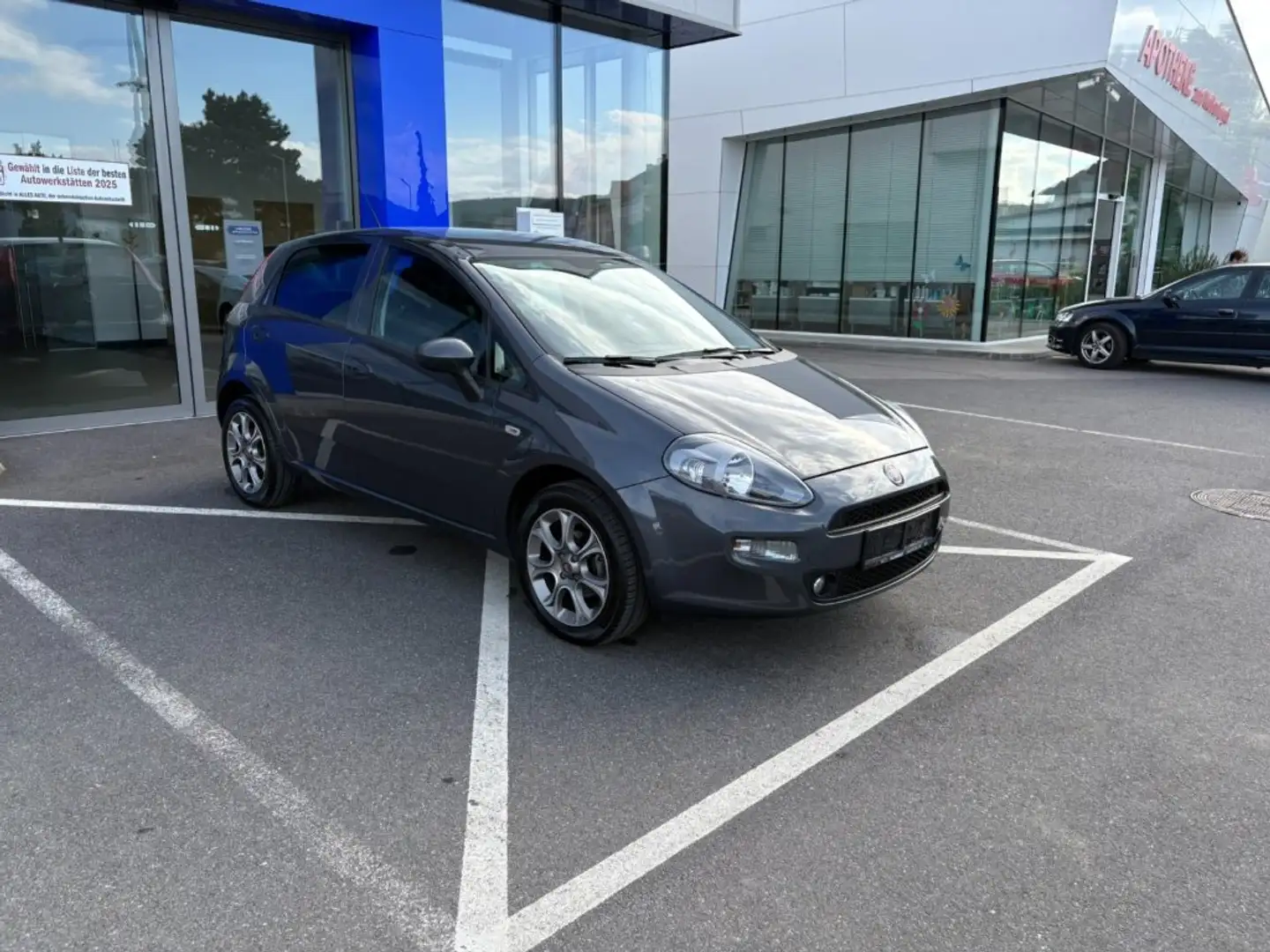Fiat Punto Lounge 1.4 Benzin Grau - 2