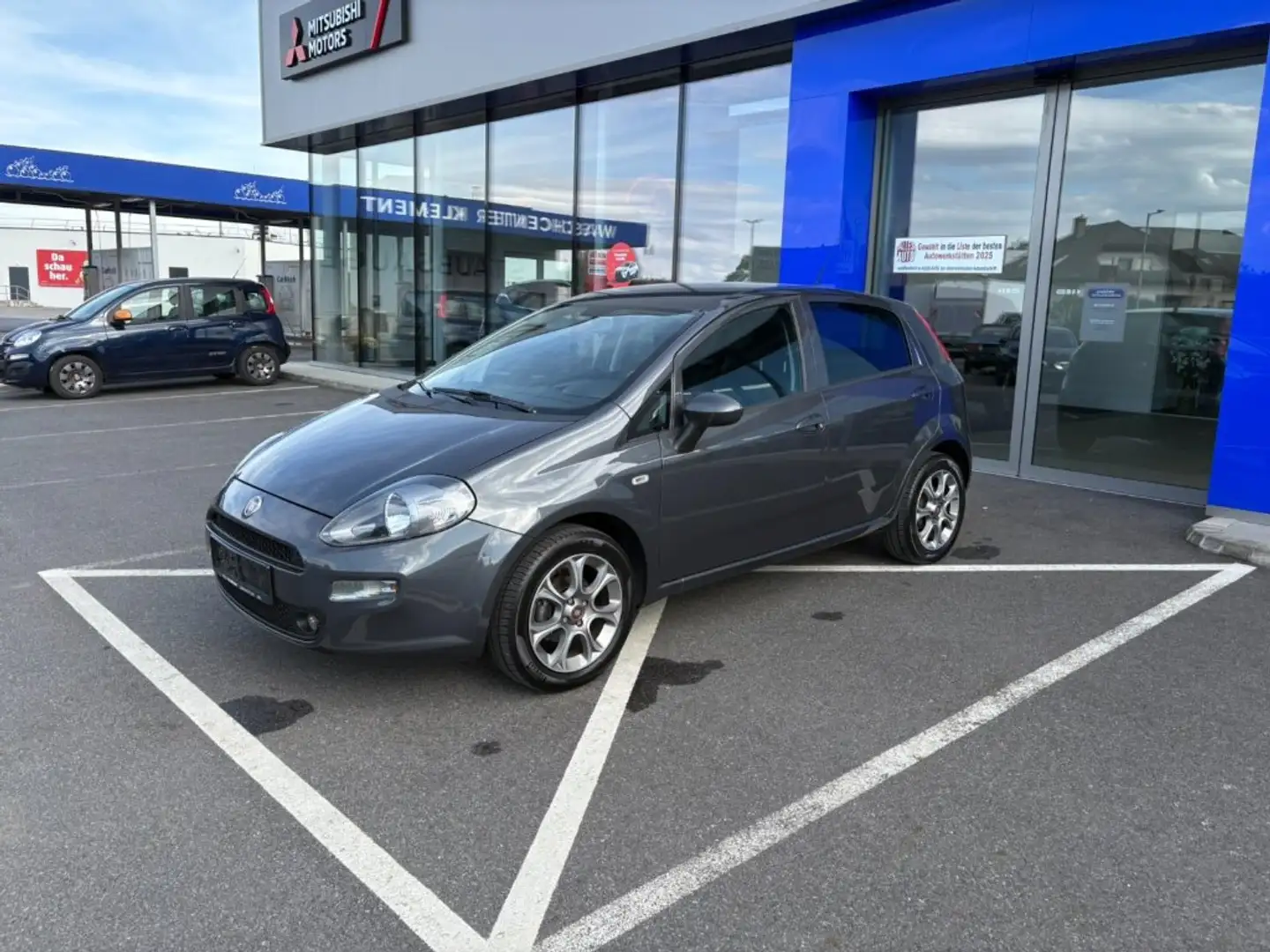 Fiat Punto Lounge 1.4 Benzin Grau - 1