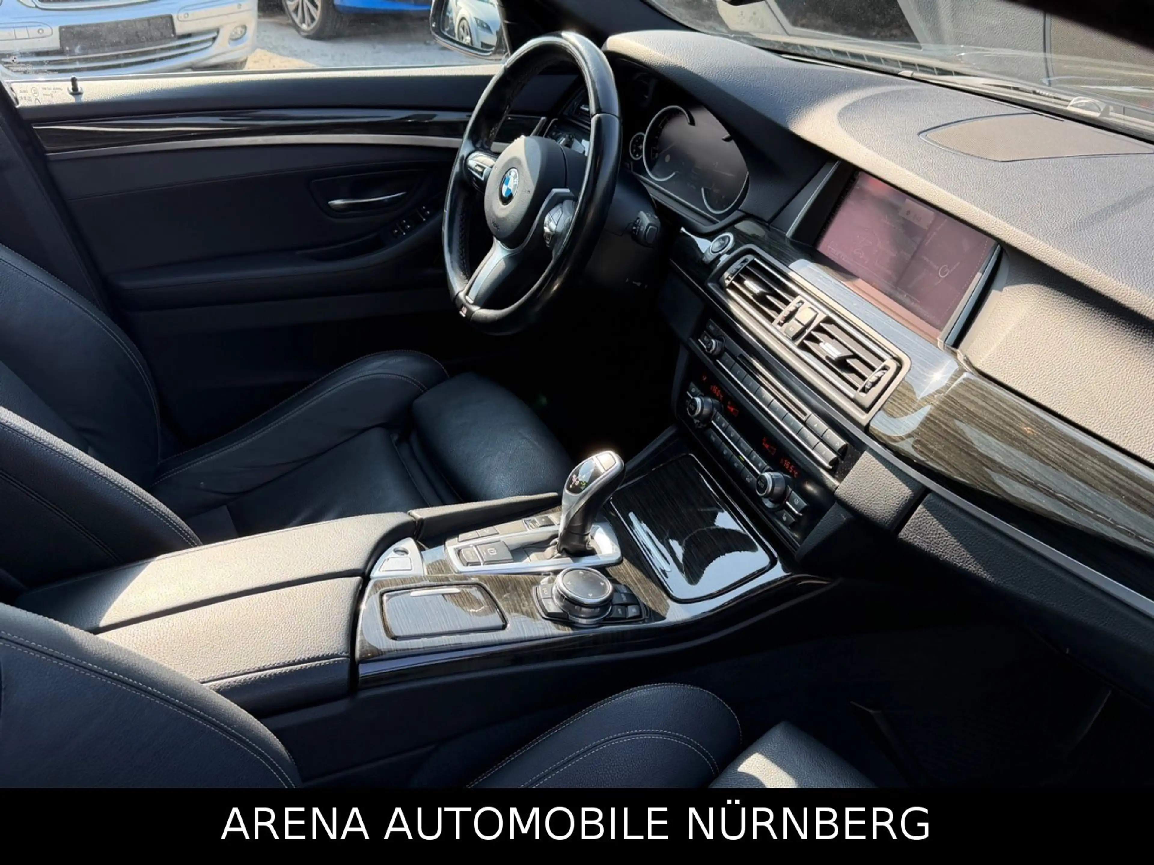BMW 525 d Touring M-Paket*xDrive*Panorama*Leder* — photo 9